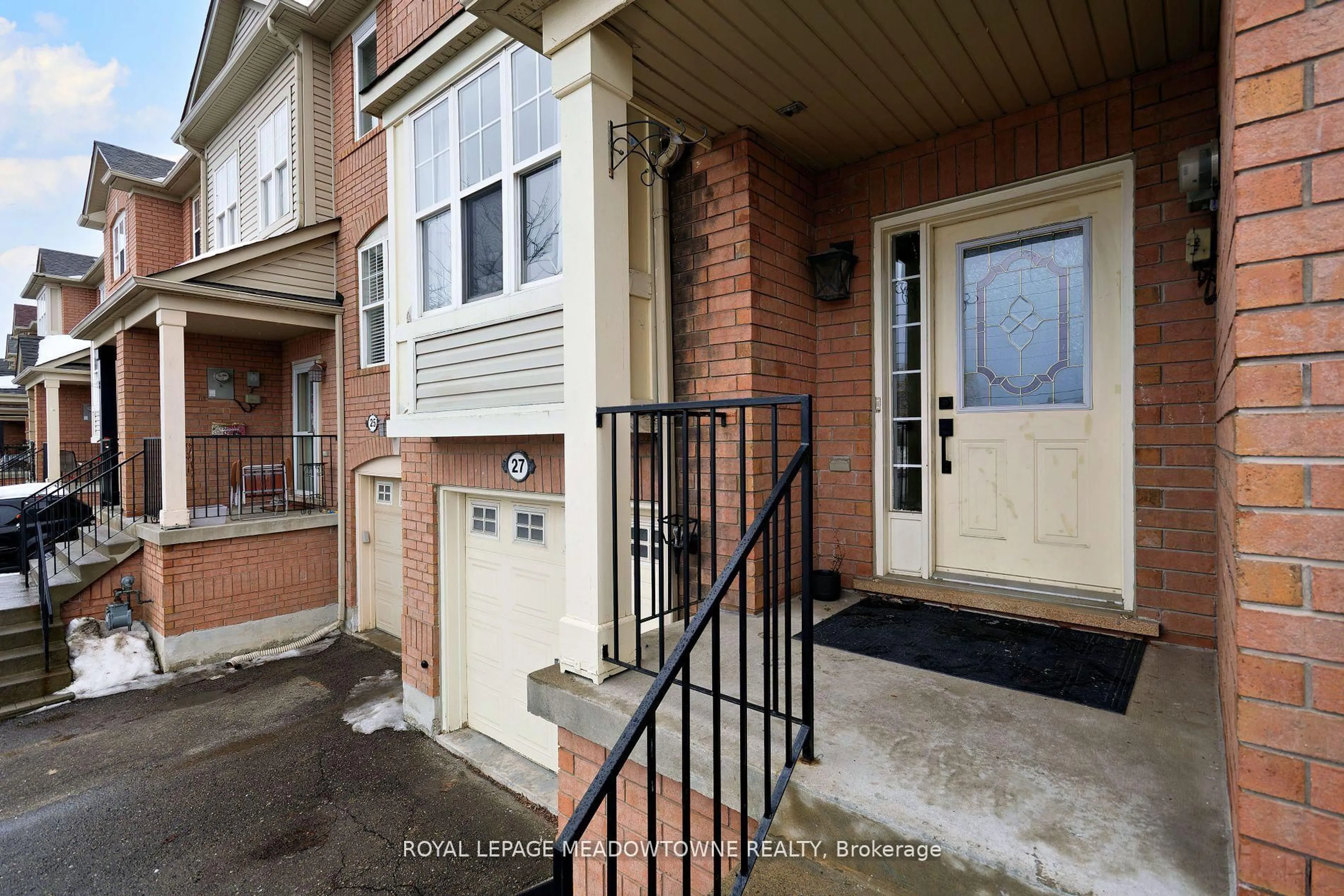 Indoor entryway for 27 Seed House Lane, Halton Hills Ontario L7G 6K2