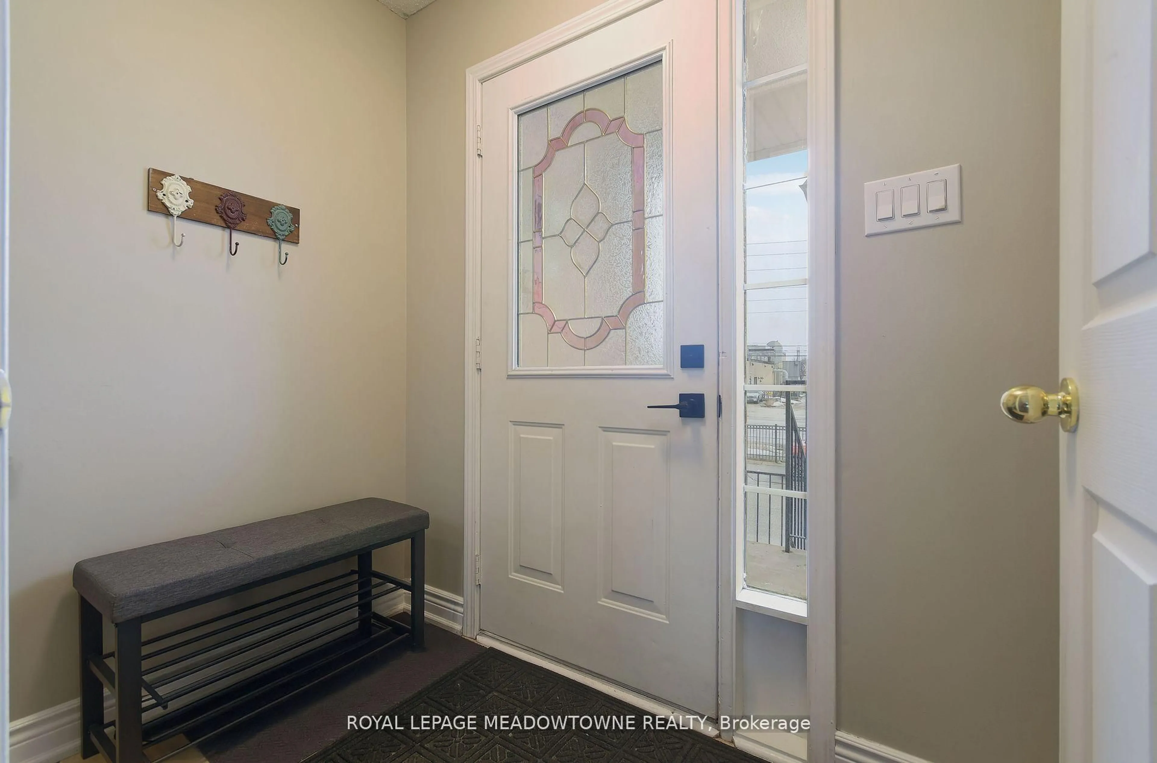 Indoor entryway for 27 Seed House Lane, Halton Hills Ontario L7G 6K2