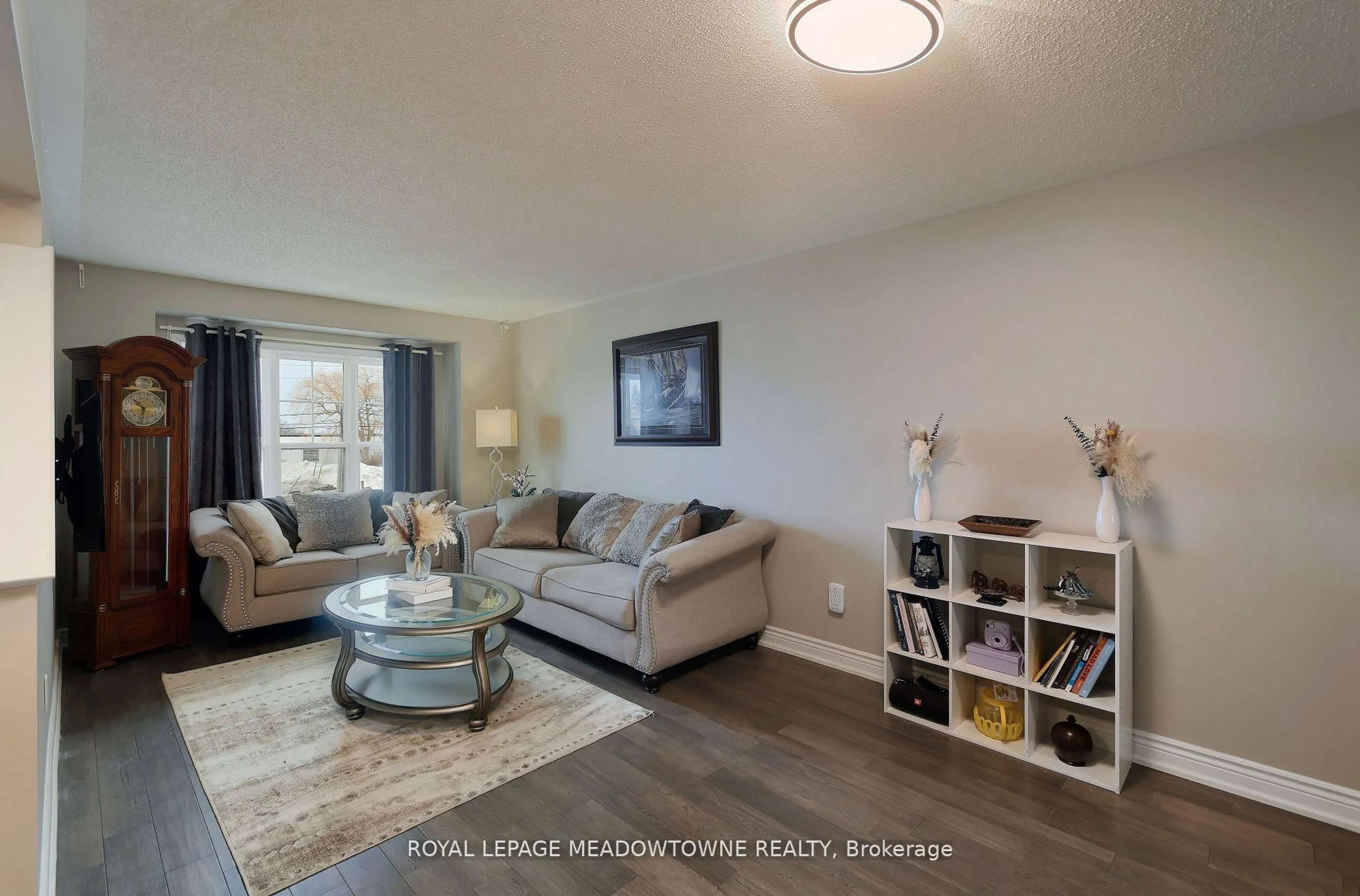 Living room with furniture, unknown for 27 Seed House Lane, Halton Hills Ontario L7G 6K2