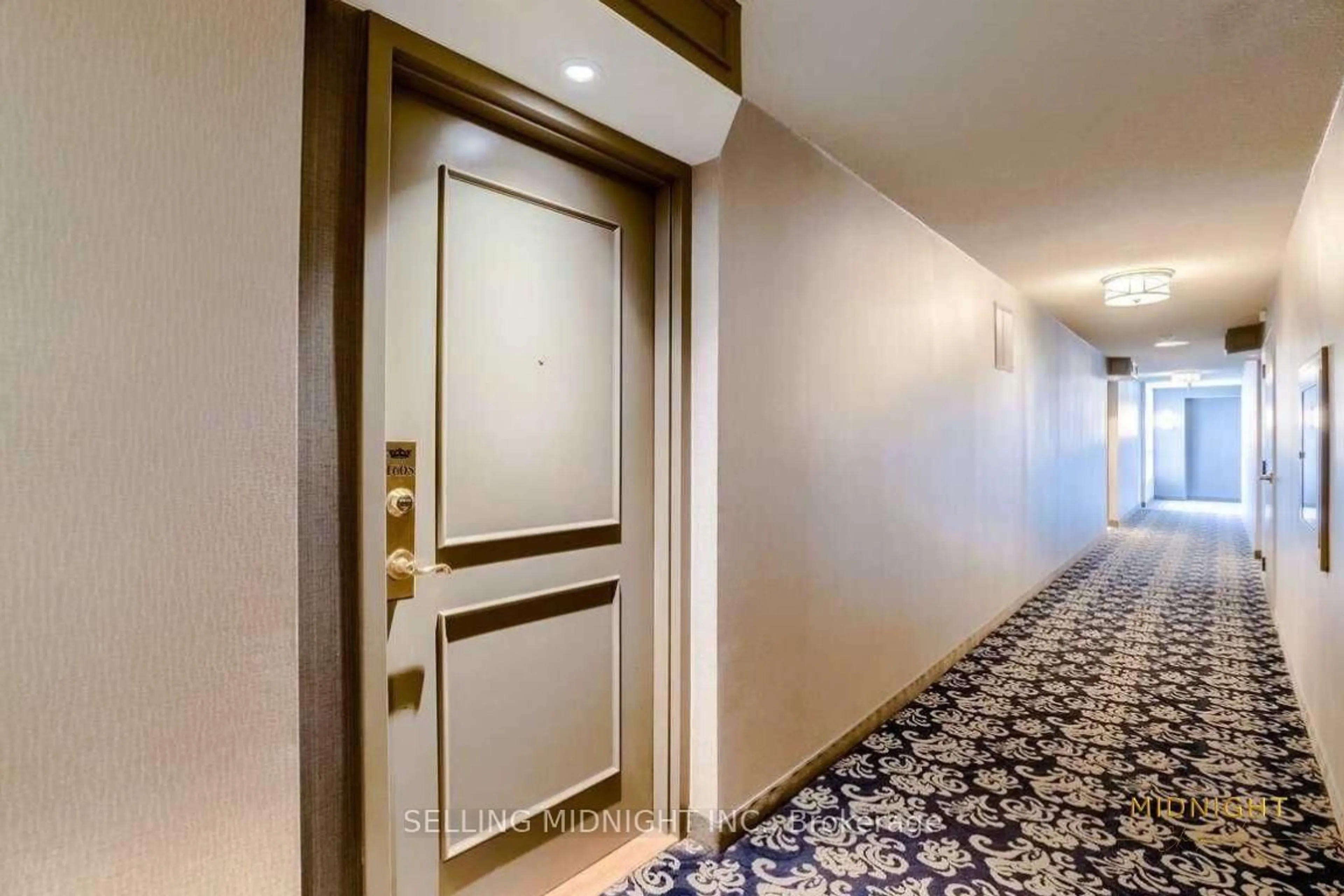 Indoor foyer for 4460 Tucana Crt #1605, Mississauga Ontario L5R 3K9