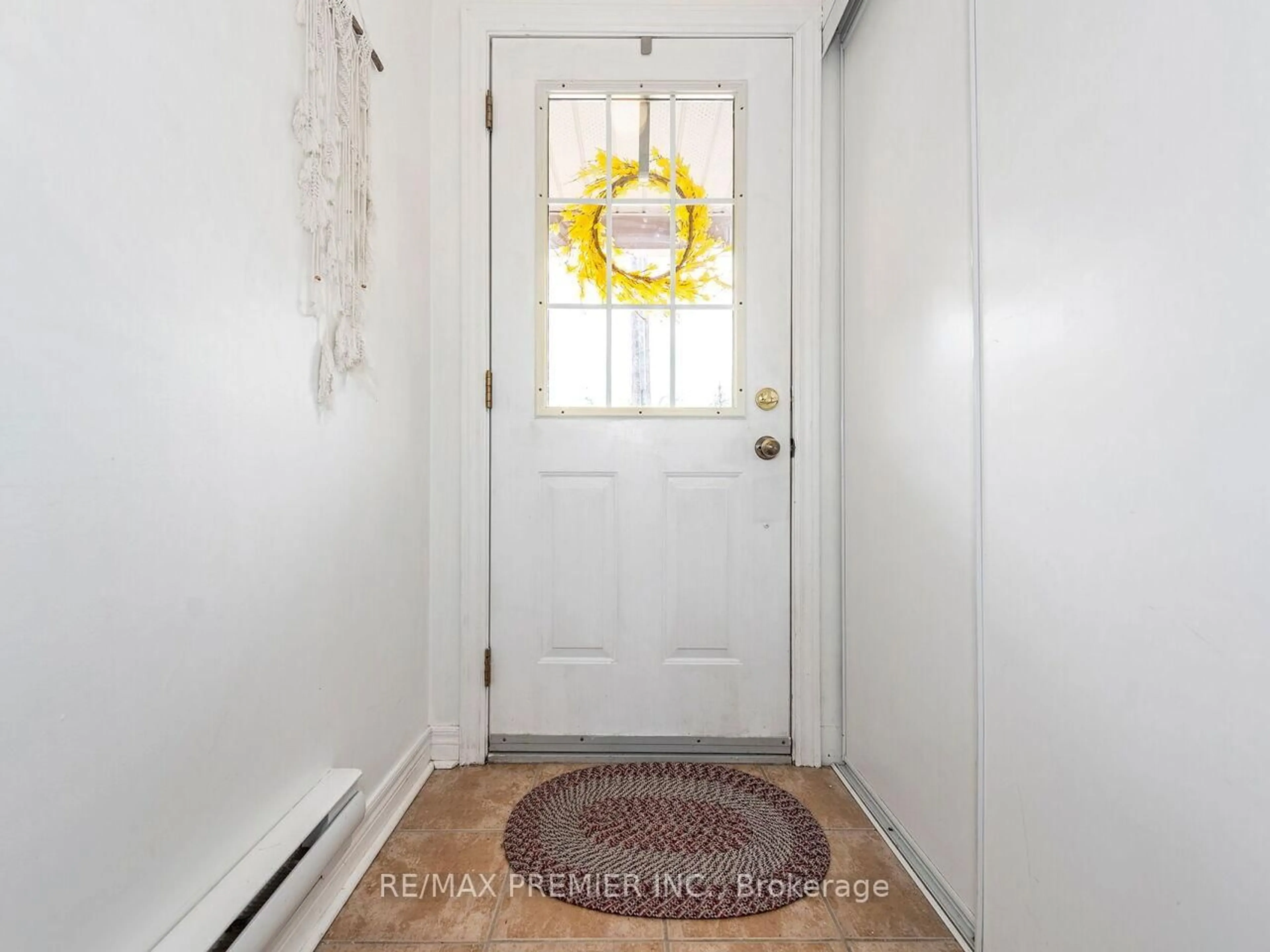 Indoor entryway for 62 Connolly St, Toronto Ontario M6N 5G3