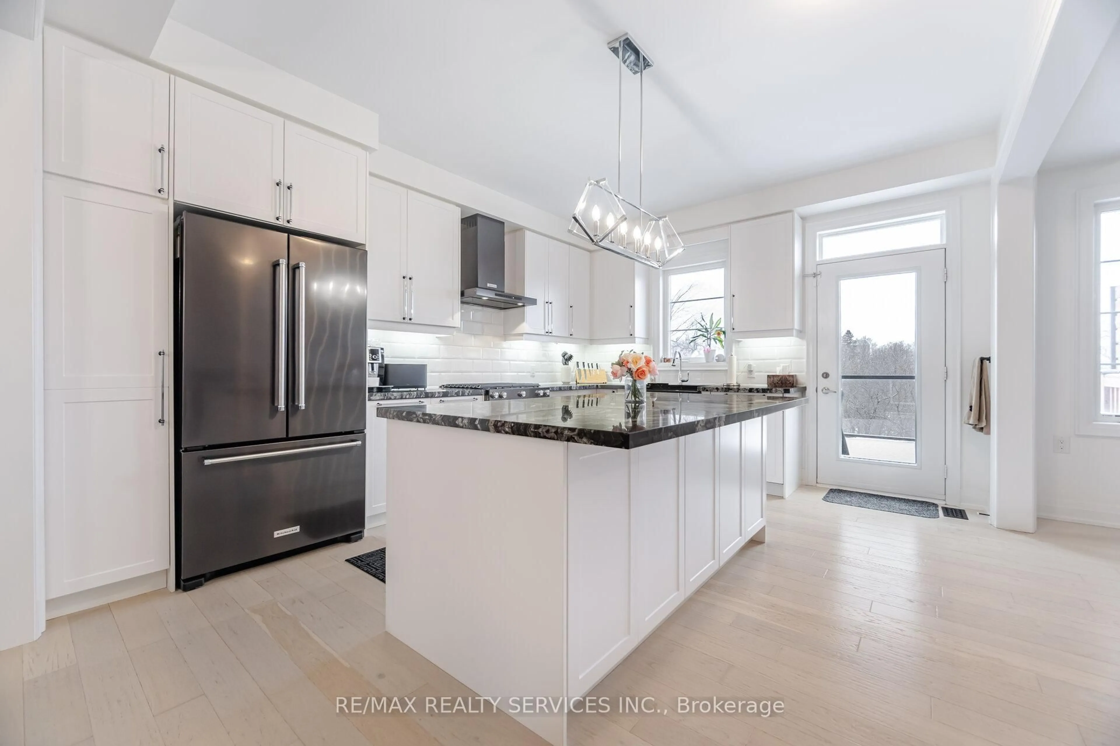 Open concept kitchen, ceramic/tile floor for 58 Deer Ridge Tr, Caledon Ontario L7C 3Z6