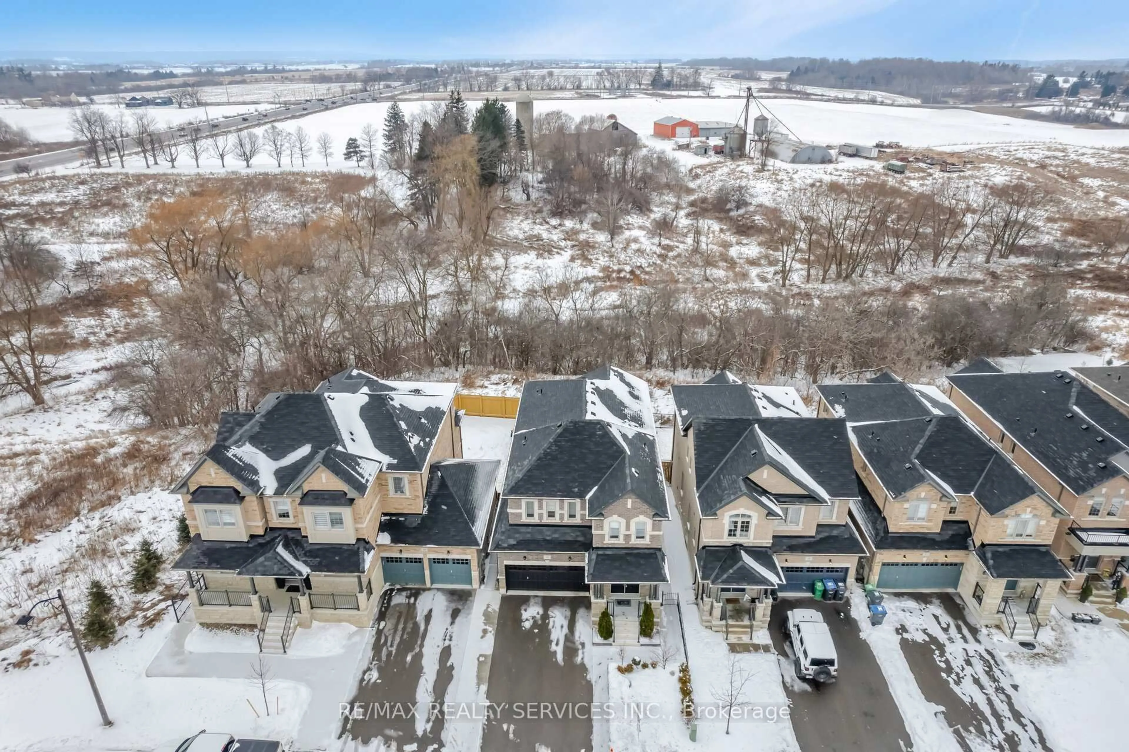 A pic from outside/outdoor area/front of a property/back of a property/a pic from drone, unknown for 58 Deer Ridge Tr, Caledon Ontario L7C 3Z6