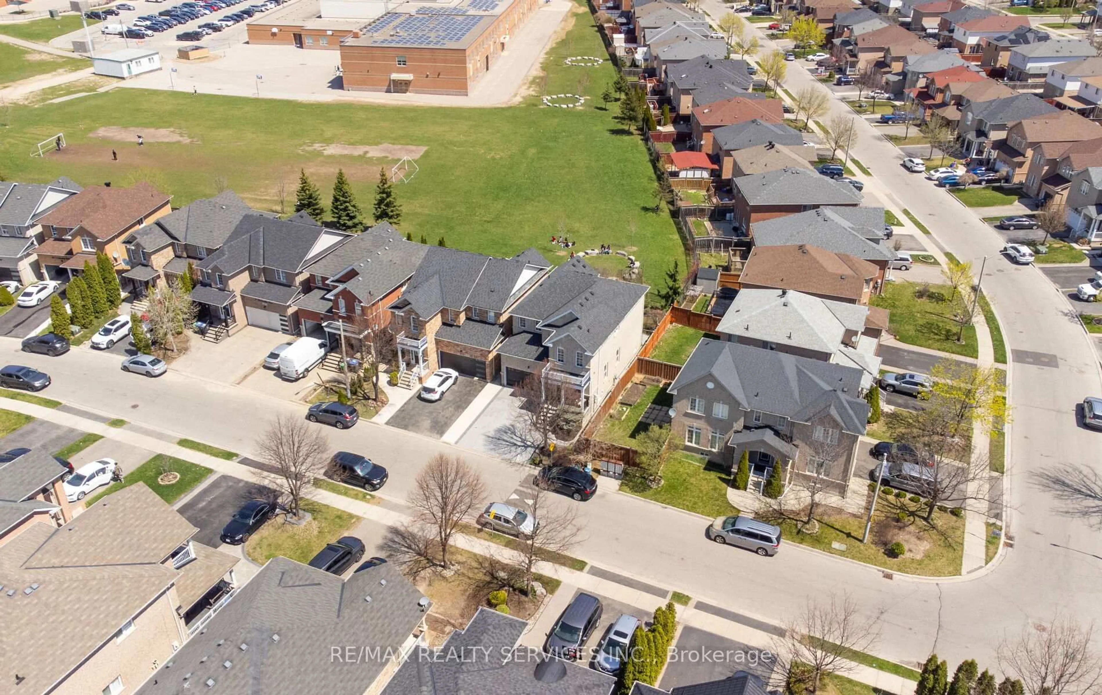 A pic from outside/outdoor area/front of a property/back of a property/a pic from drone, street for 3 Beavervalley Dr, Brampton Ontario L7A 3L5