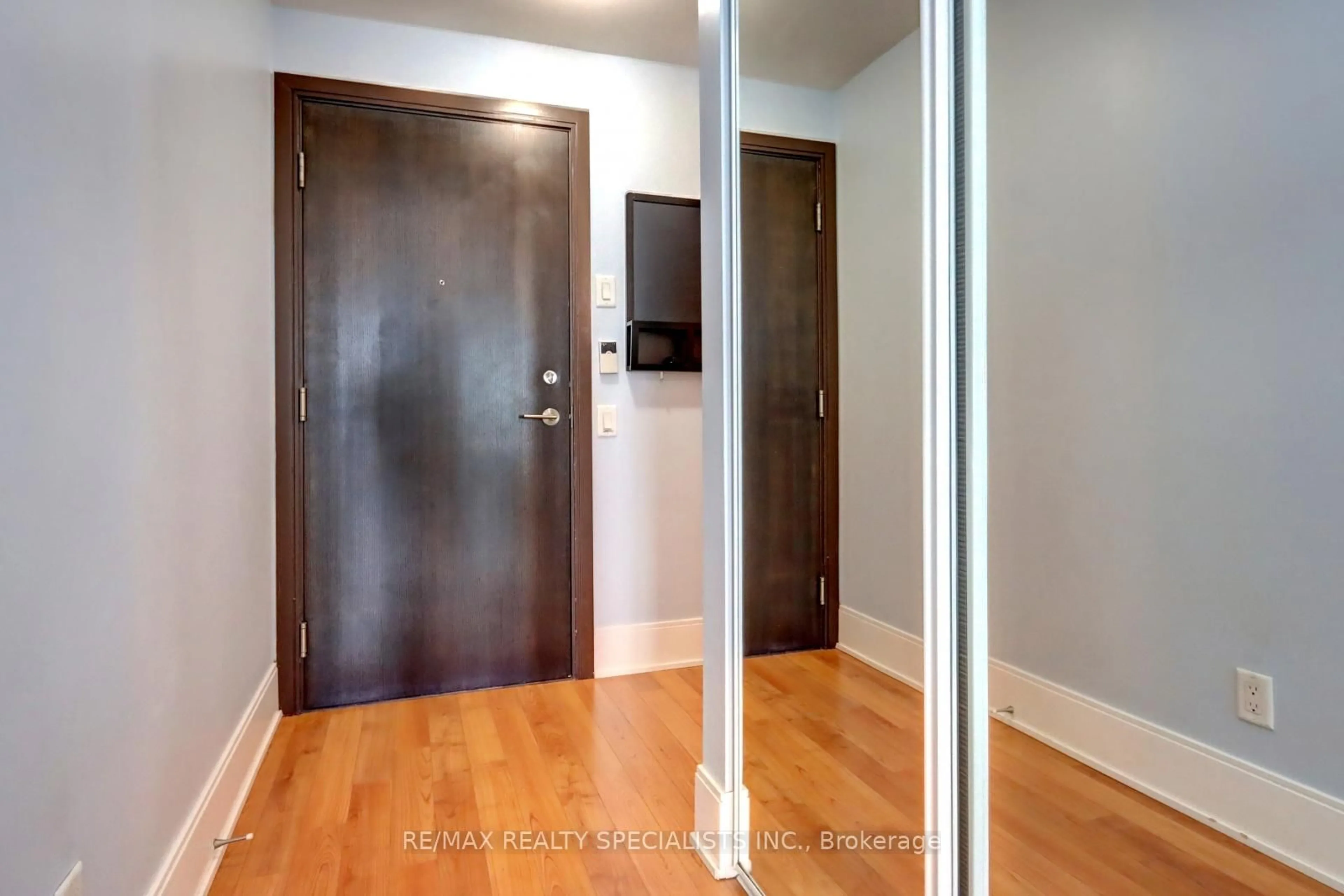 Indoor entryway for 25 Viking Lane #2551, Toronto Ontario M9B 0A1