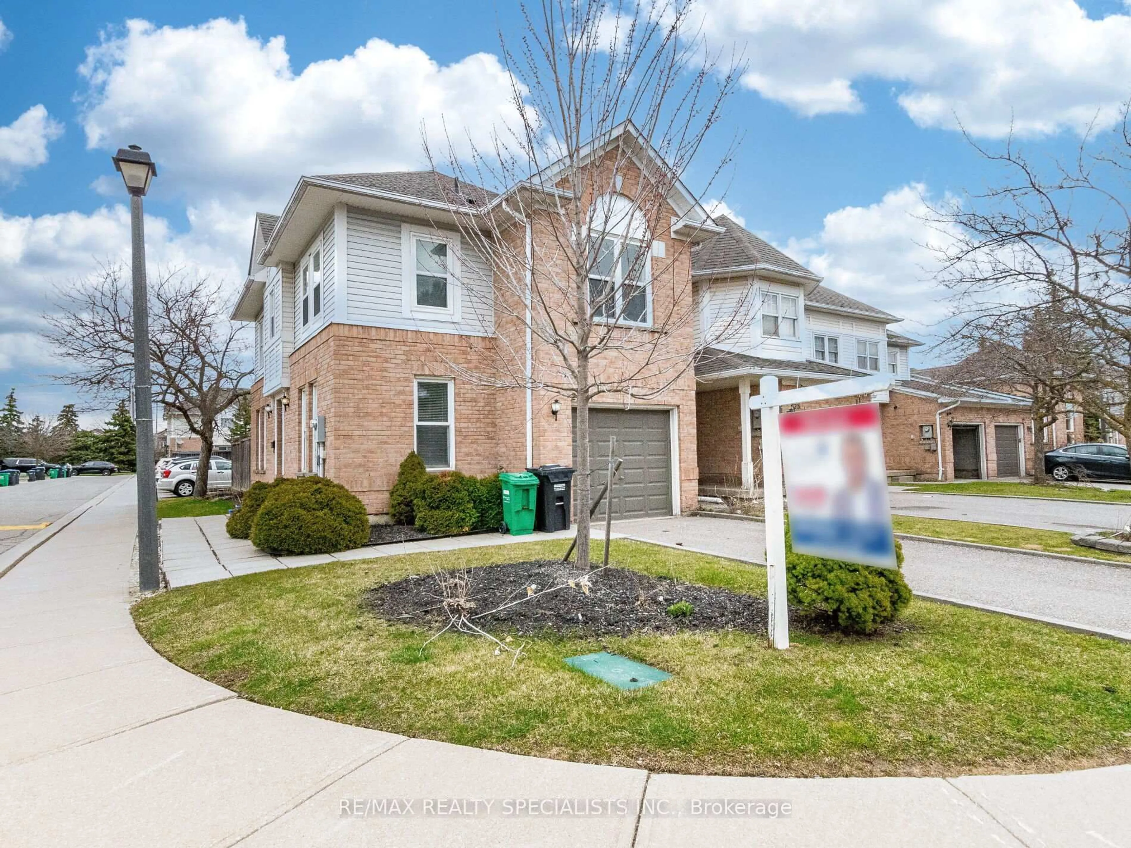 Home with brick exterior material, street for 27 Brisbane Crt, Brampton Ontario L6R 1V4