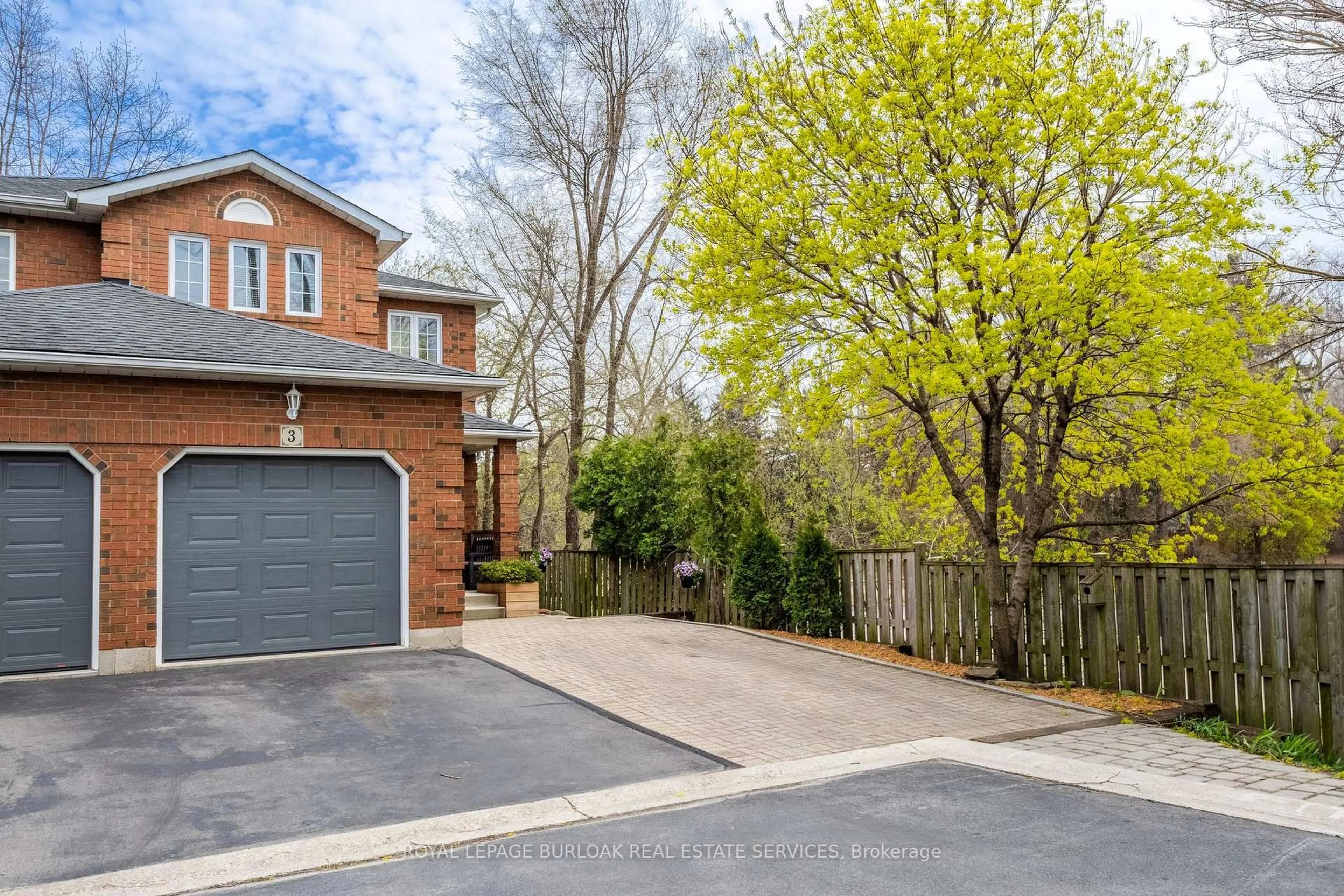 A pic from outside/outdoor area/front of a property/back of a property/a pic from drone, street for 146 Plains Rd #3, Burlington Ontario L7T 2C3