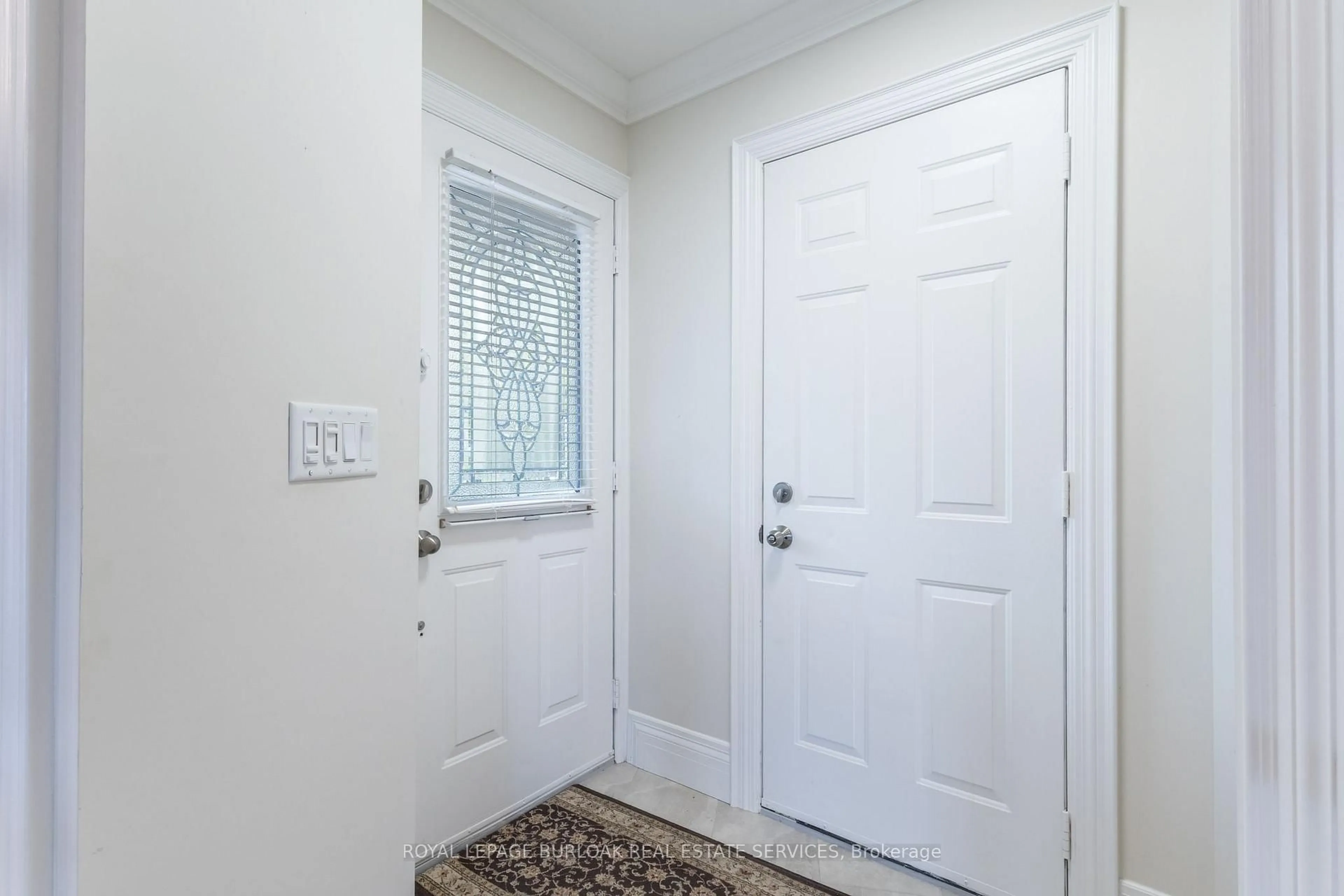 Indoor entryway for 146 Plains Rd #3, Burlington Ontario L7T 2C3