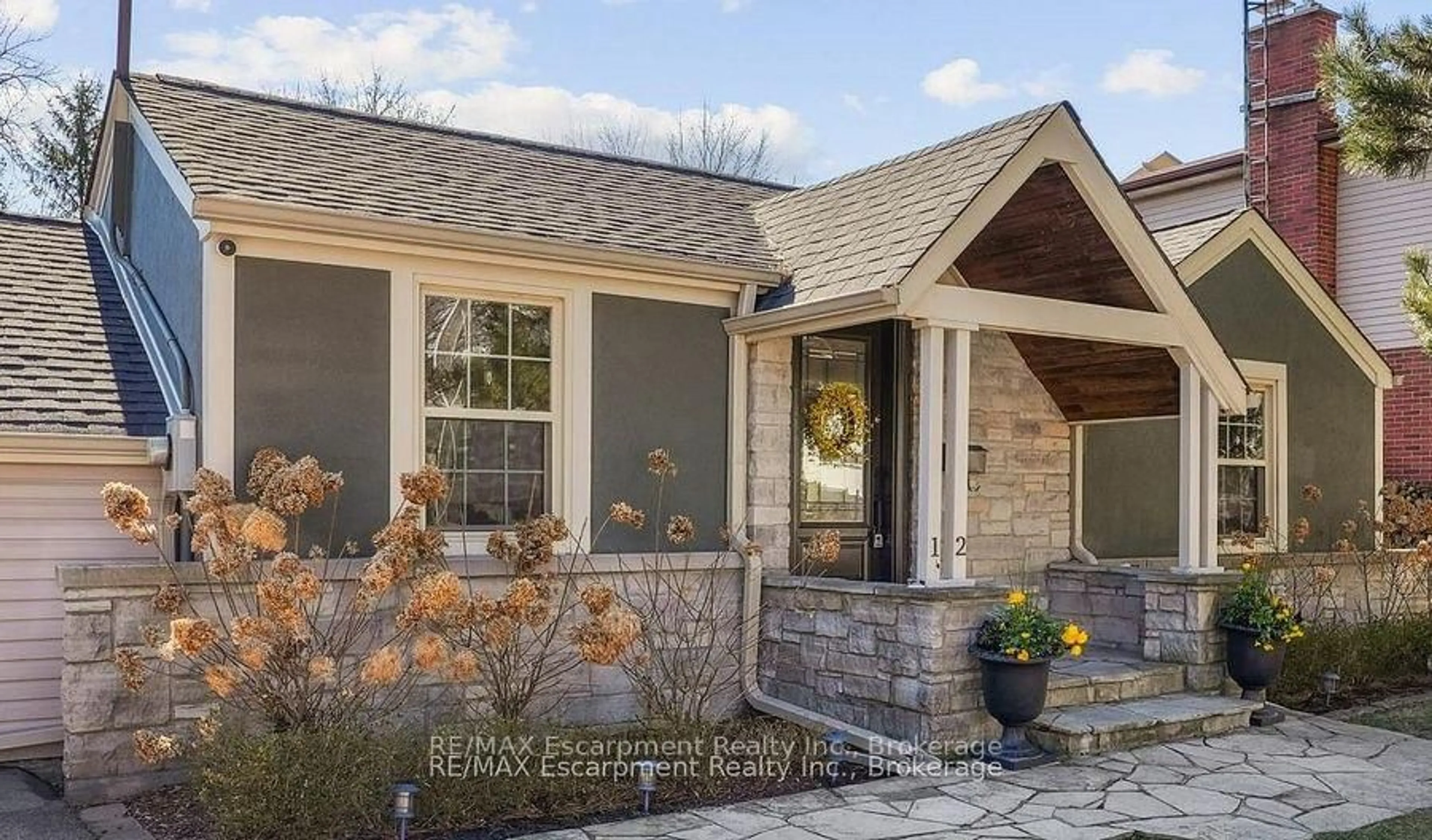 Home with vinyl exterior material, mountain view for 12 Washington Ave, Oakville Ontario L6K 1W6