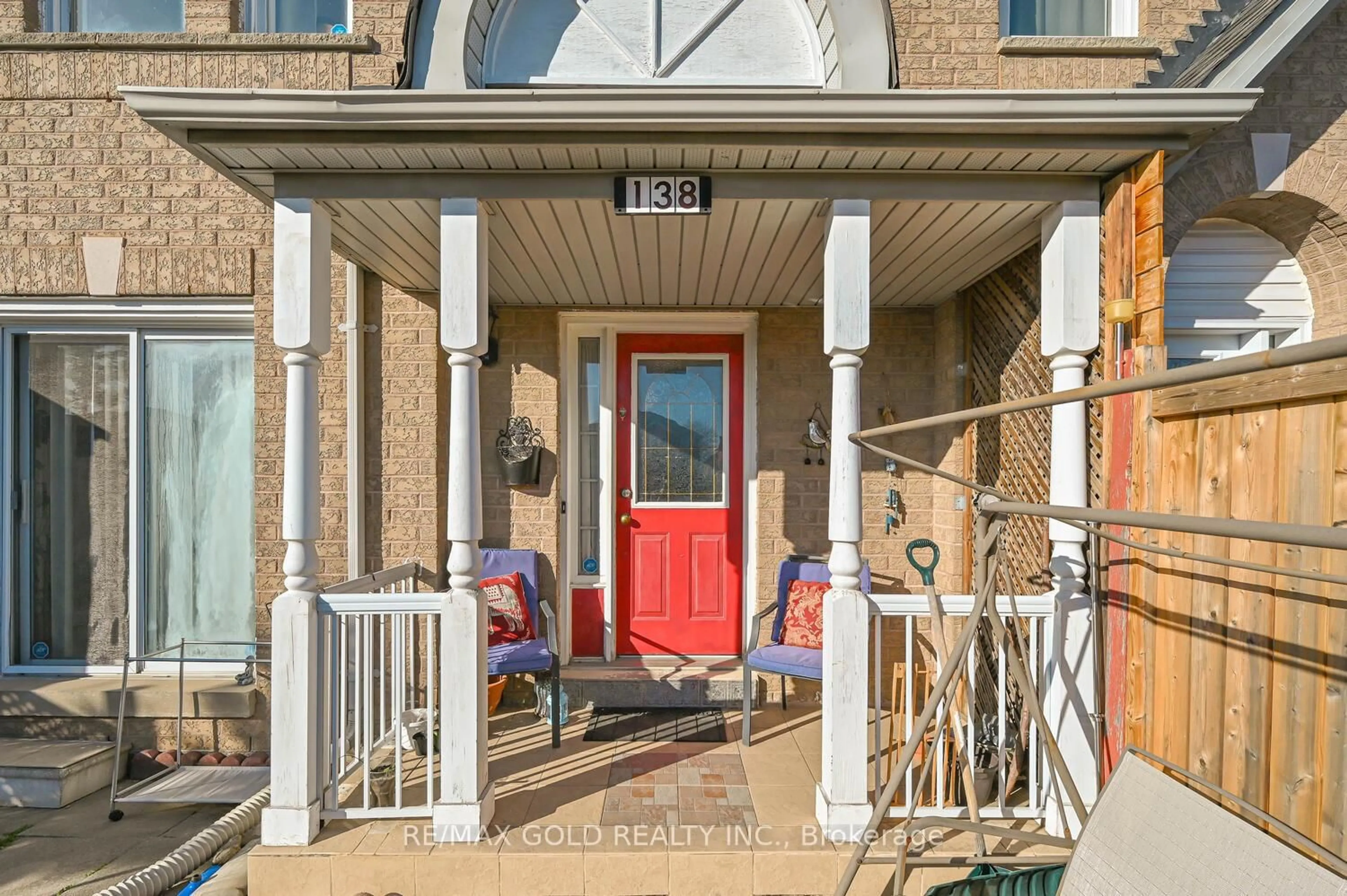 Indoor entryway for 138 Pressed Brick Dr, Brampton Ontario L6V 4K3