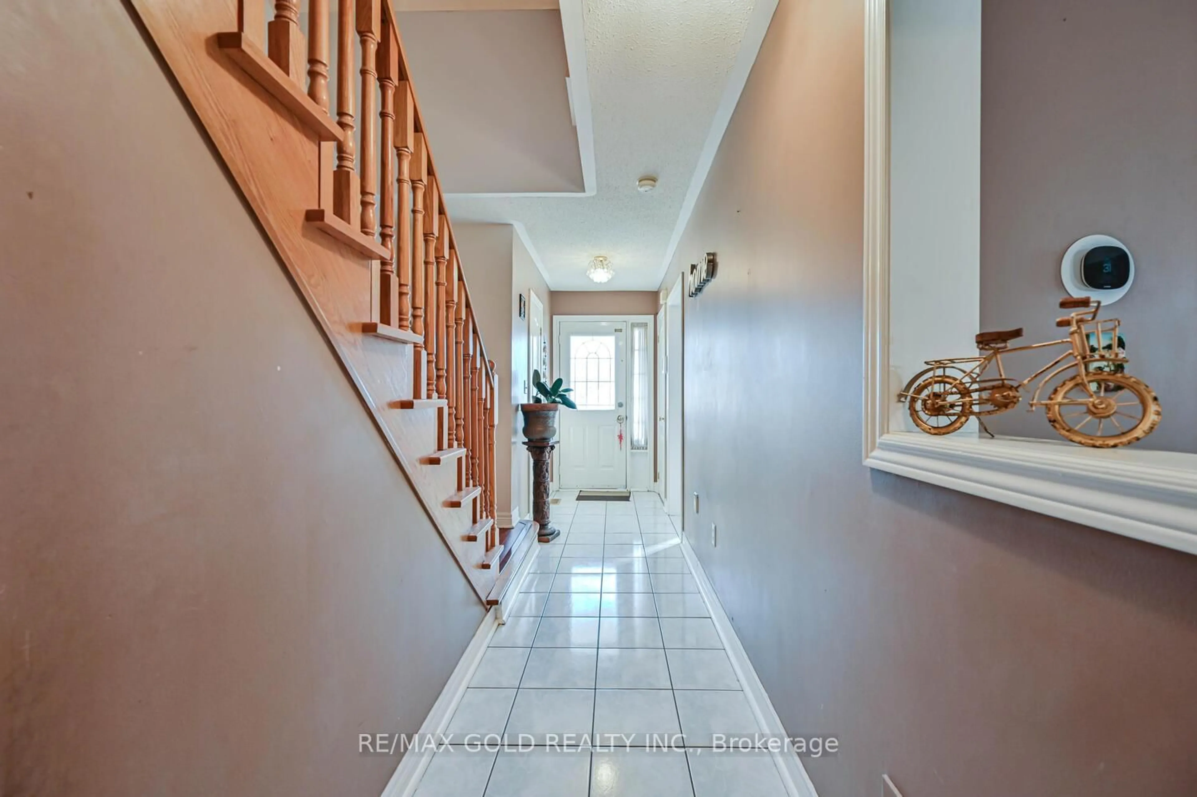 Indoor entryway for 138 Pressed Brick Dr, Brampton Ontario L6V 4K3