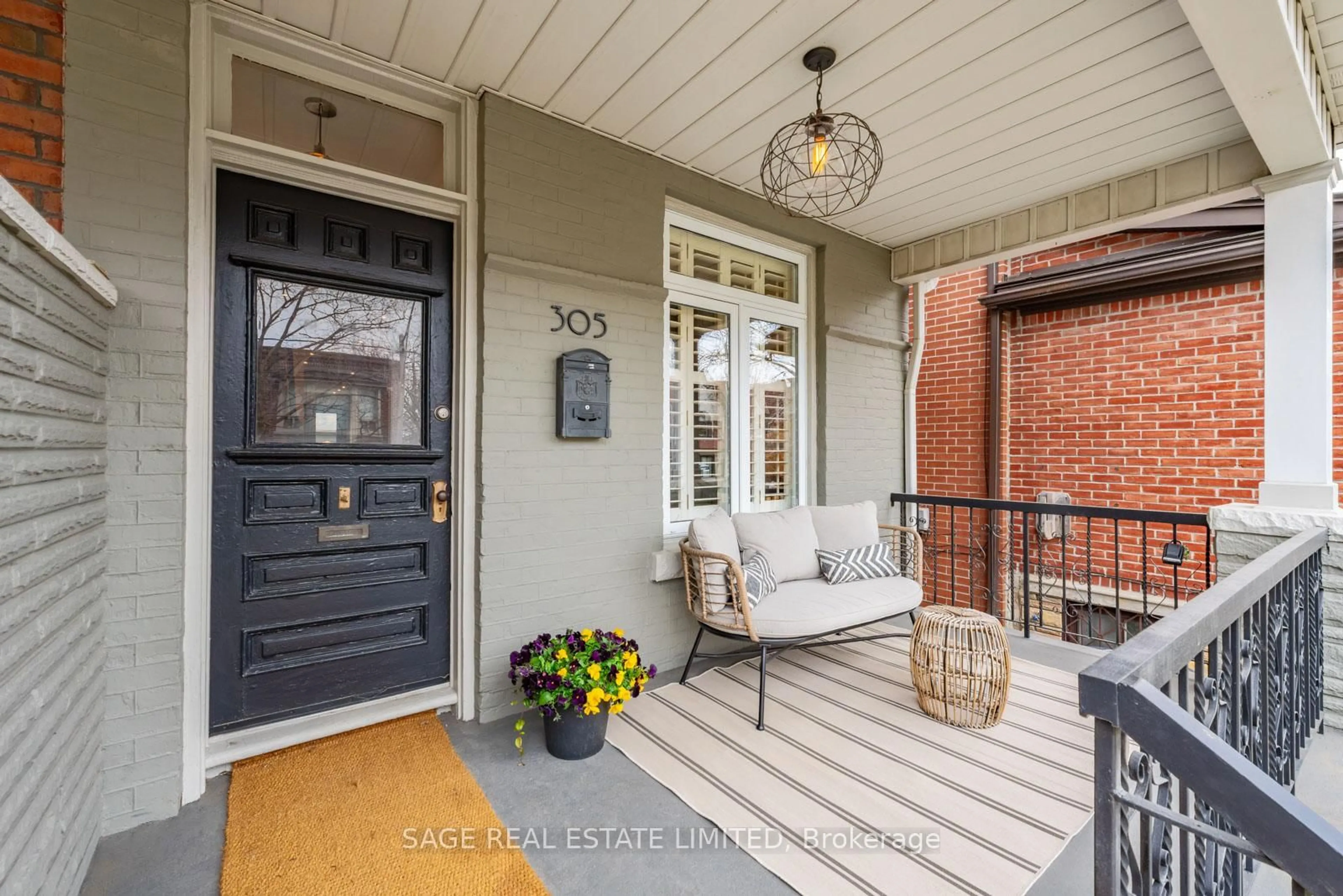 Indoor entryway for 305 Delaware Ave, Toronto Ontario M6H 2T7