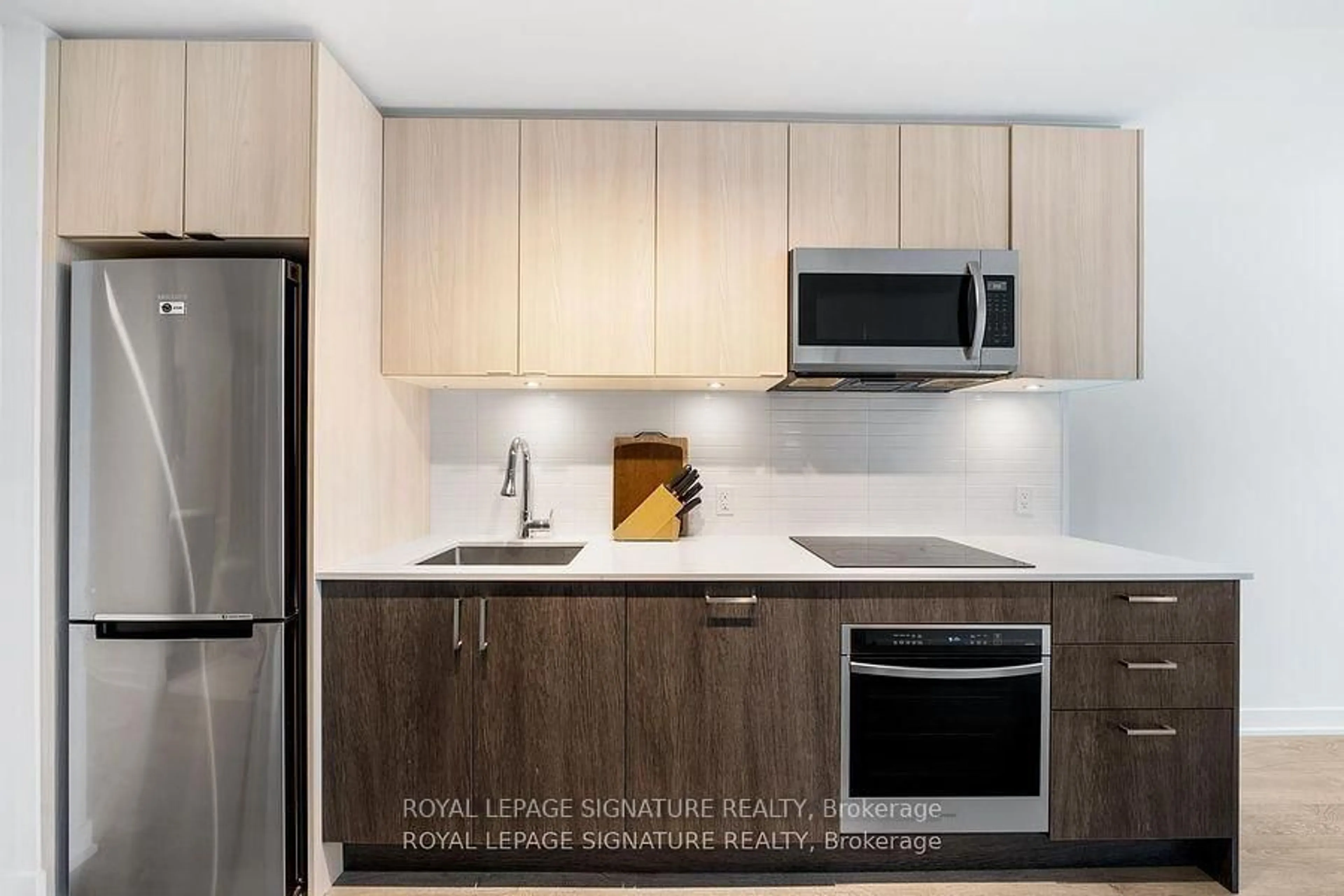 Standard kitchen, wood/laminate floor for 1928 Lake Shore Blvd #2115, Toronto Ontario M6S 0B1