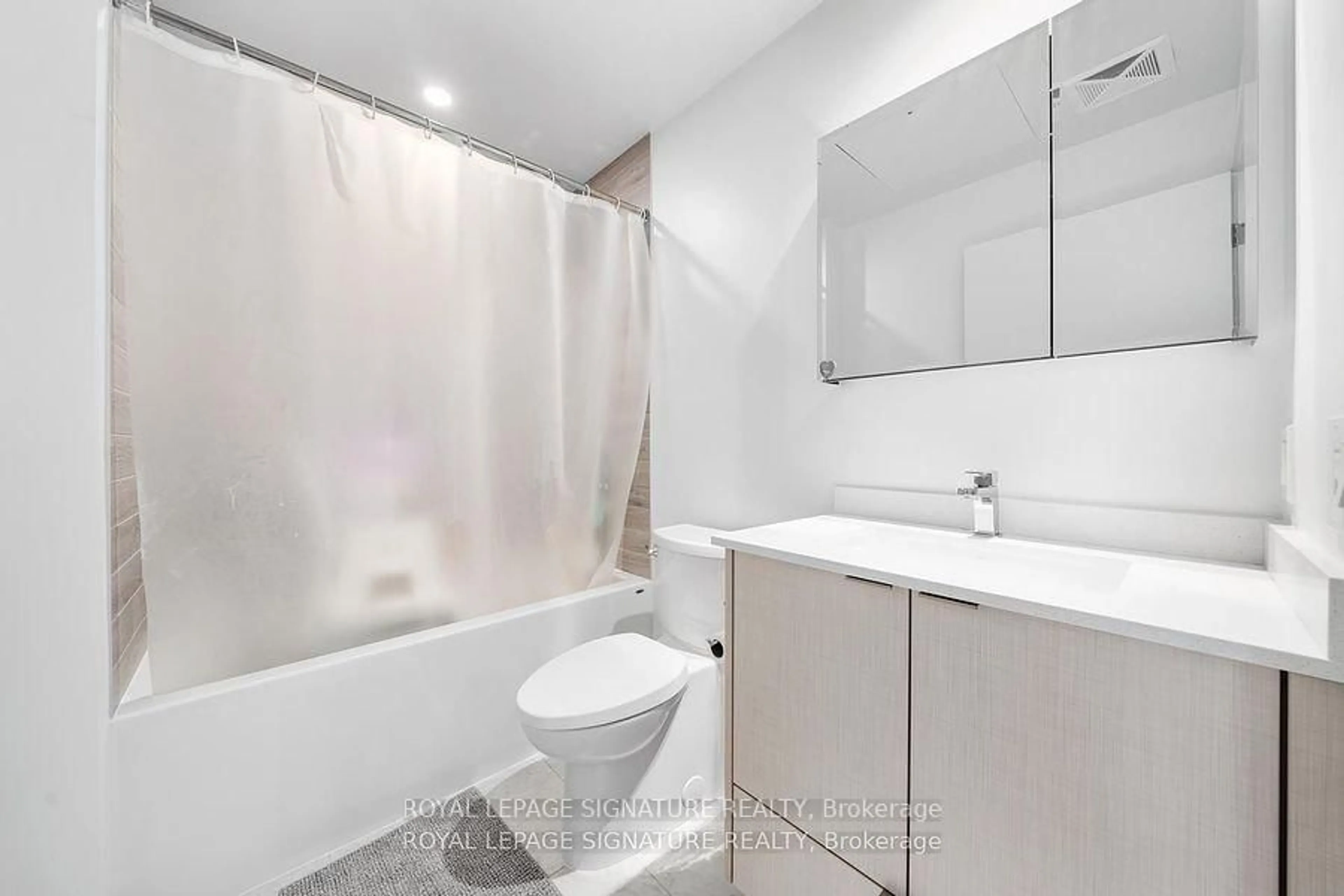 Standard bathroom, unknown for 1928 Lake Shore Blvd #2115, Toronto Ontario M6S 0B1