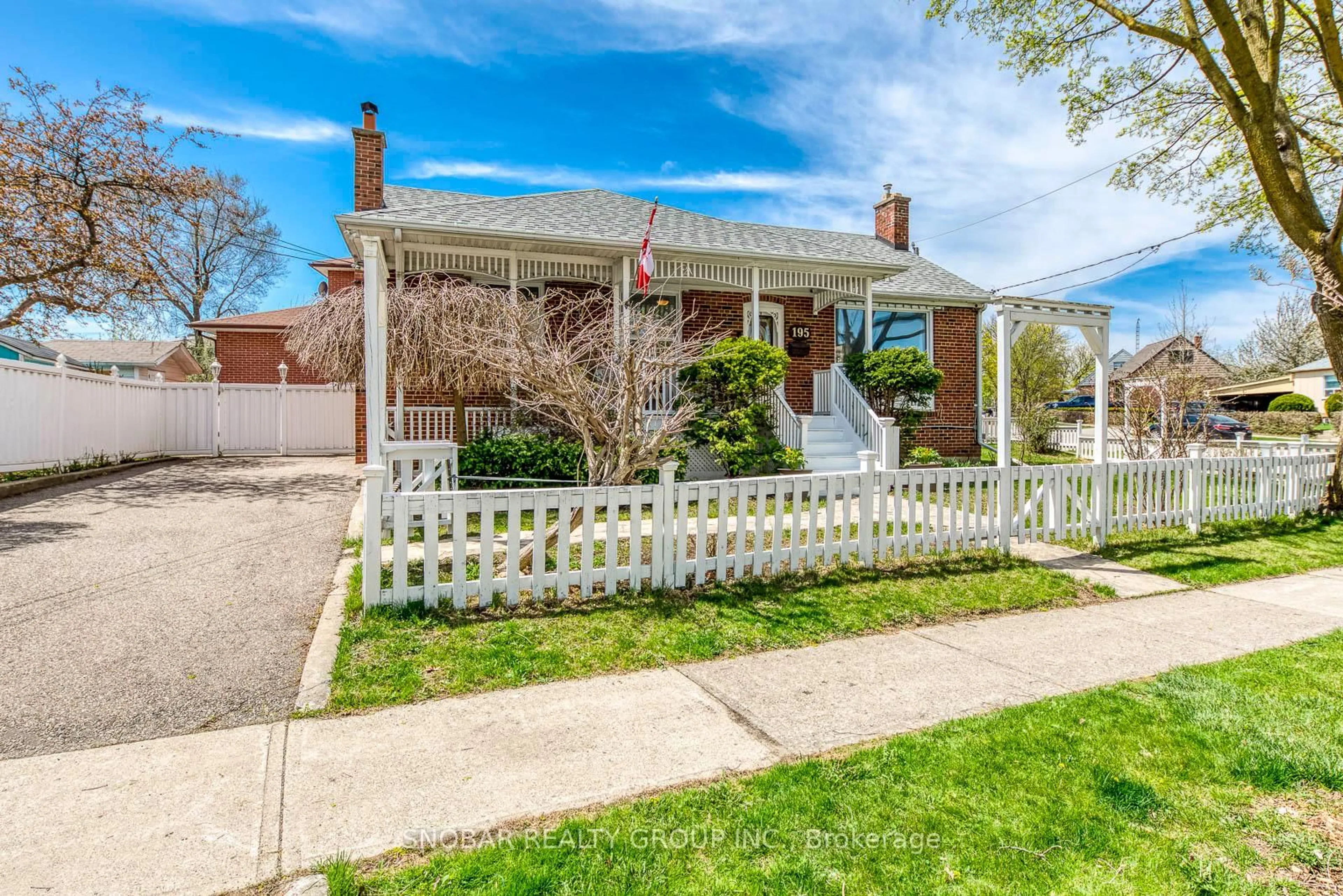 A pic from outside/outdoor area/front of a property/back of a property/a pic from drone, street for 195 Clearbrooke Circ, Toronto Ontario M9W 2G5