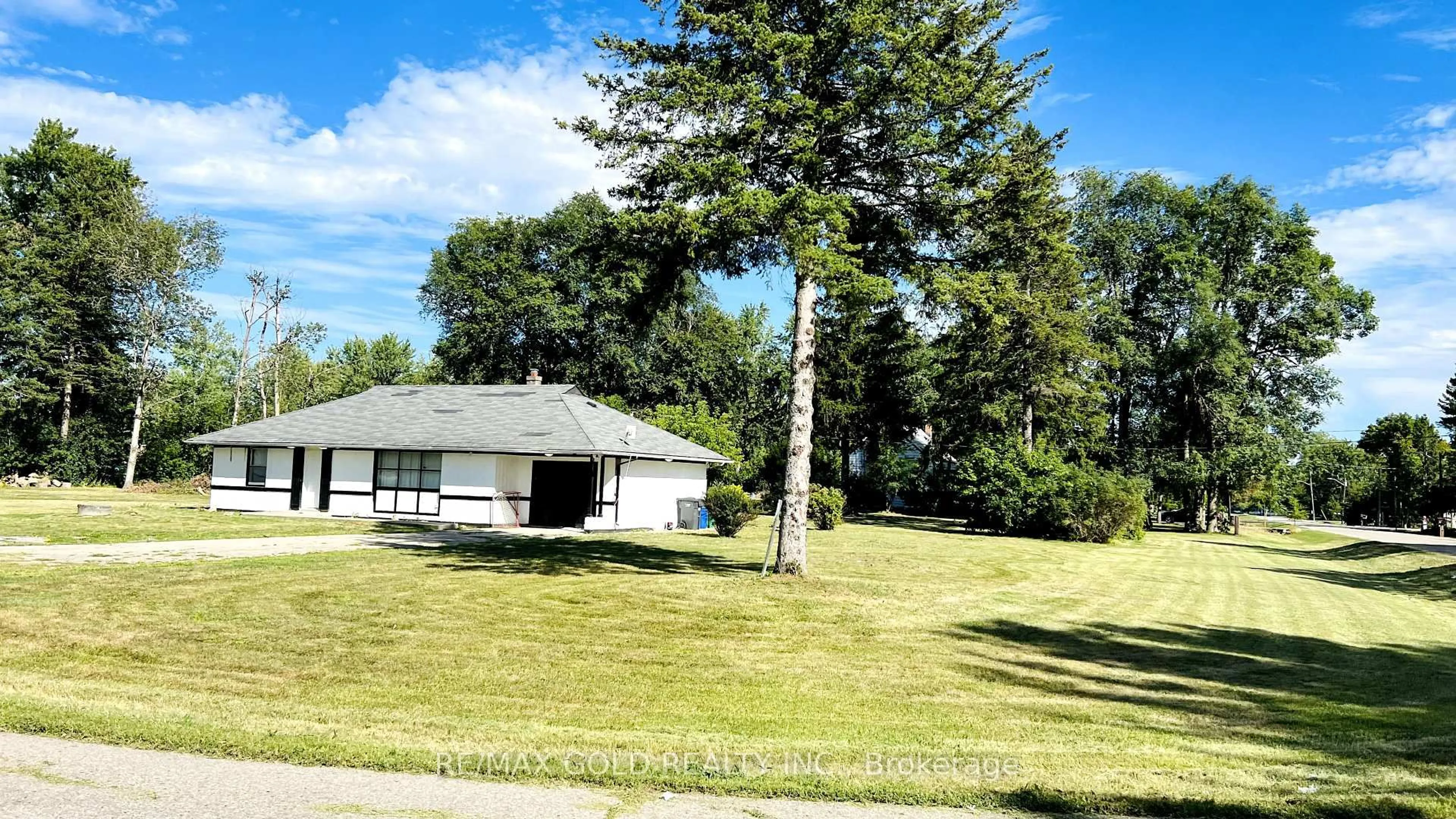 A pic from outside/outdoor area/front of a property/back of a property/a pic from drone, unknown for 59 Marysfield Dr, Brampton Ontario L6P 0J2