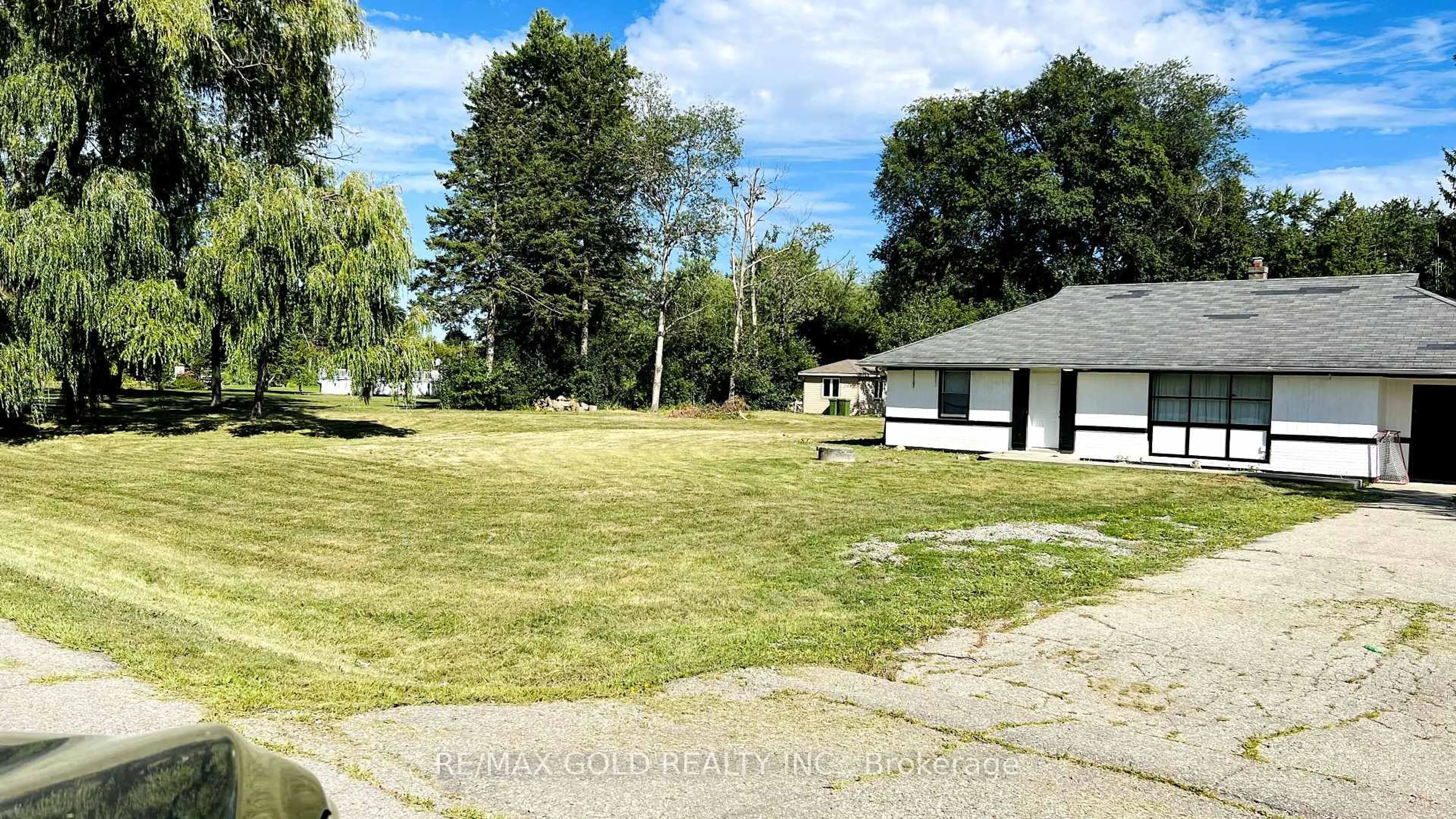 A pic from outside/outdoor area/front of a property/back of a property/a pic from drone, street for 59 Marysfield Dr, Brampton Ontario L6P 0J2