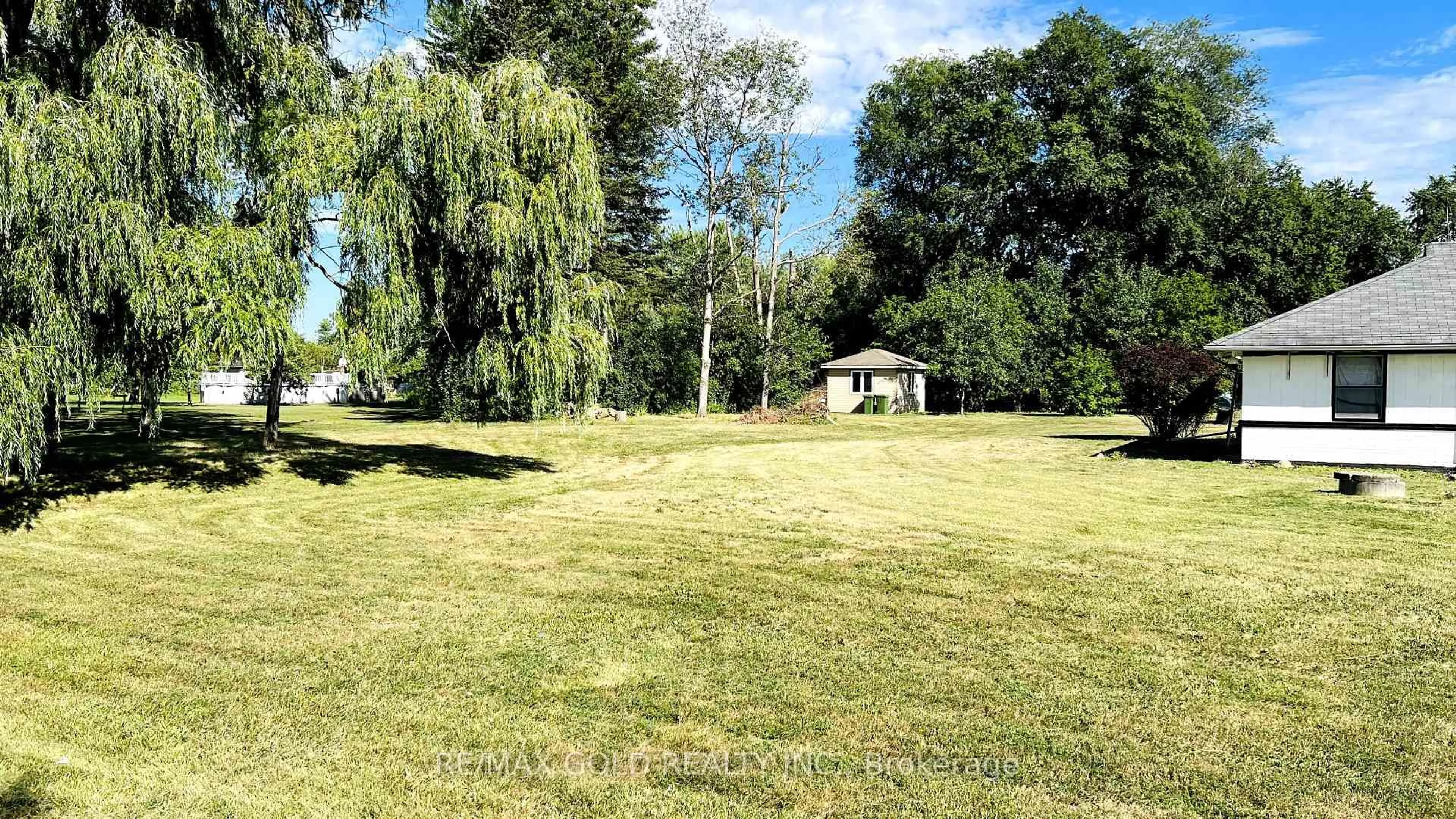 A pic from outside/outdoor area/front of a property/back of a property/a pic from drone, forest/trees view for 59 Marysfield Dr, Brampton Ontario L6P 0J2