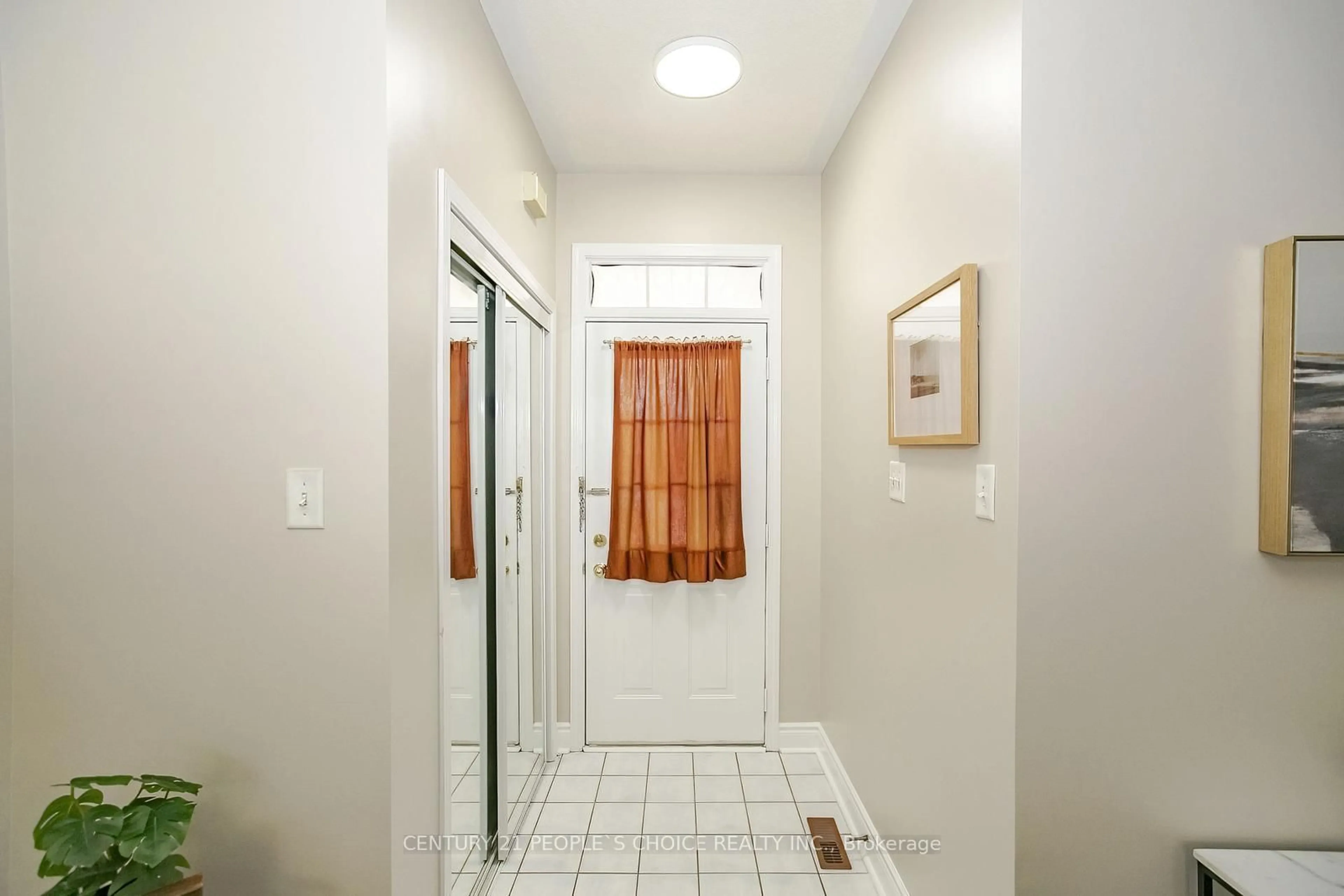 Indoor entryway for 1298 Galesway Blvd, Mississauga Ontario L5V 3B2