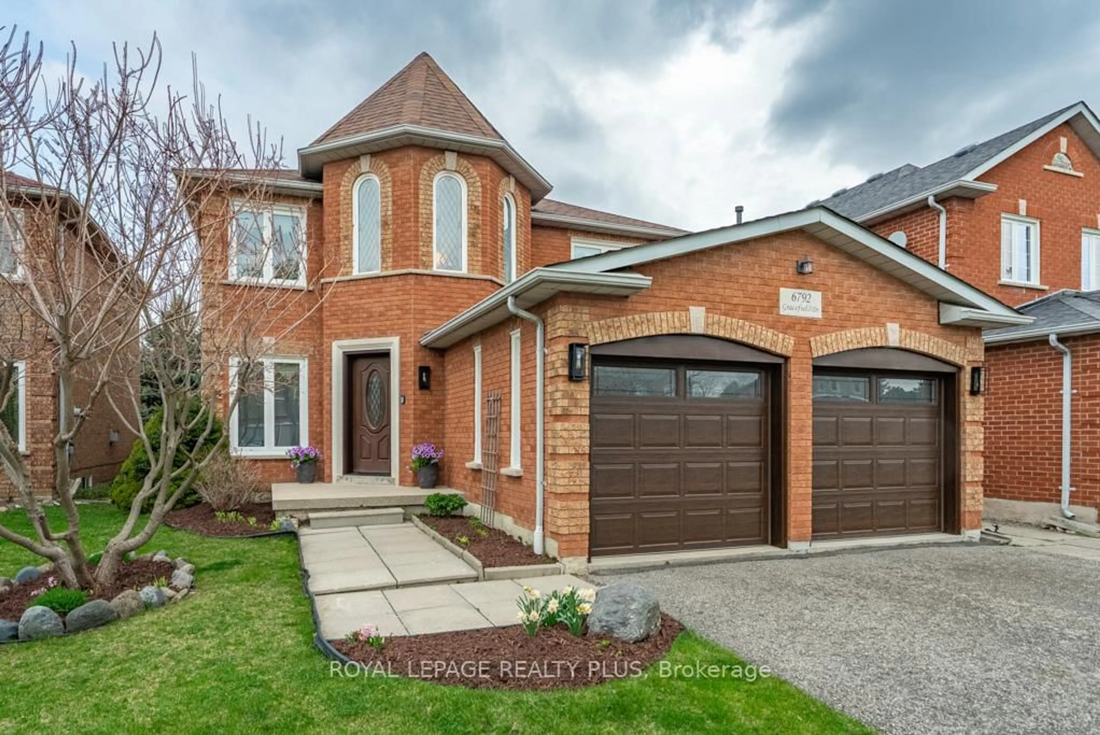 Home with brick exterior material, street for 6792 Gracefield Dr, Mississauga Ontario L5N 6T5