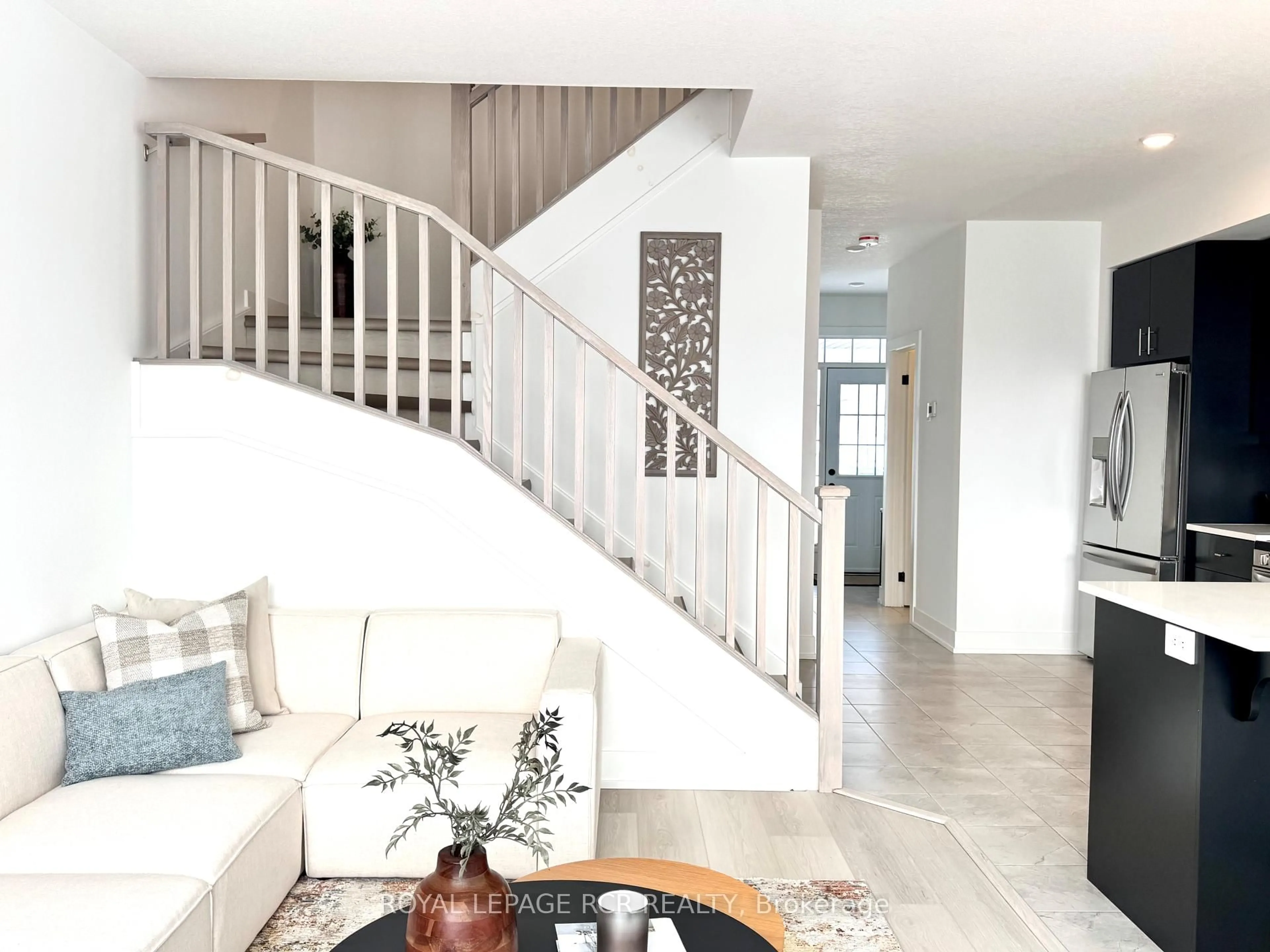 Indoor entryway for 690 Broadway Ave #20, Orangeville Ontario L9W 7T7