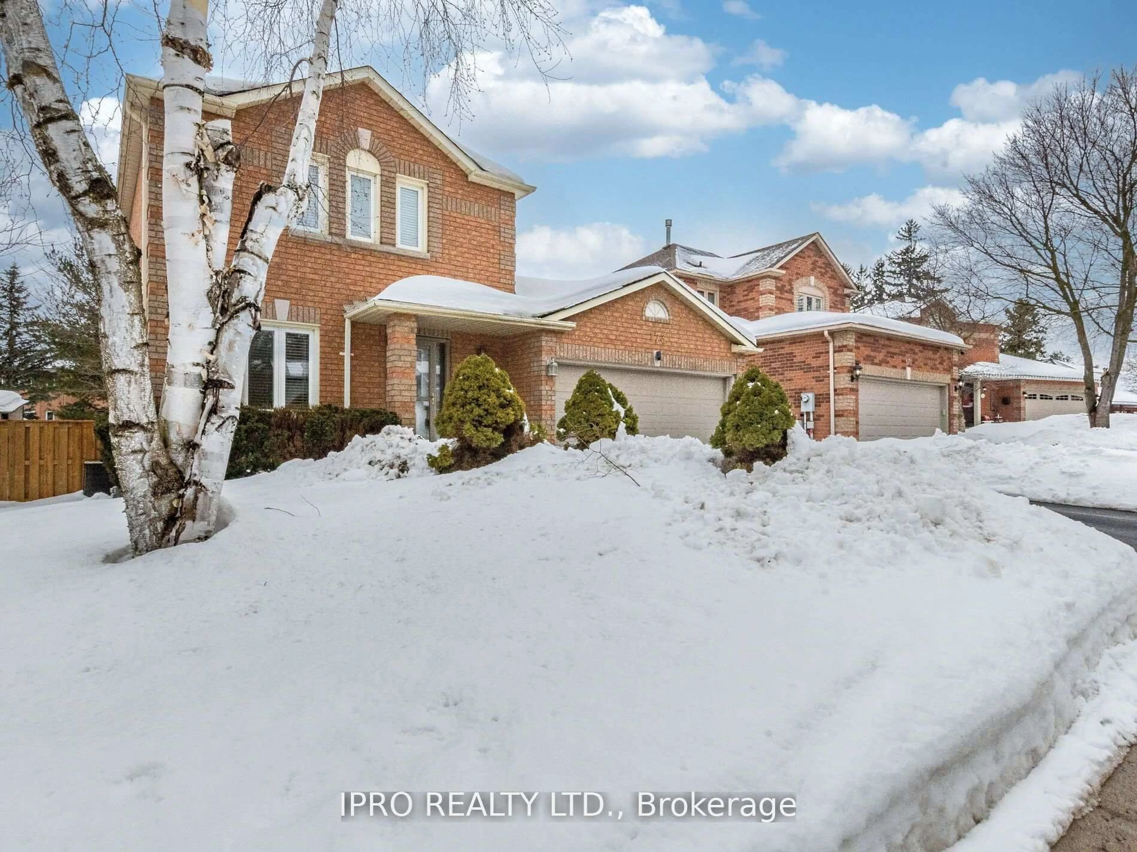A pic from outside/outdoor area/front of a property/back of a property/a pic from drone, street for 173 Mill St, Halton Hills Ontario L7J 2X6