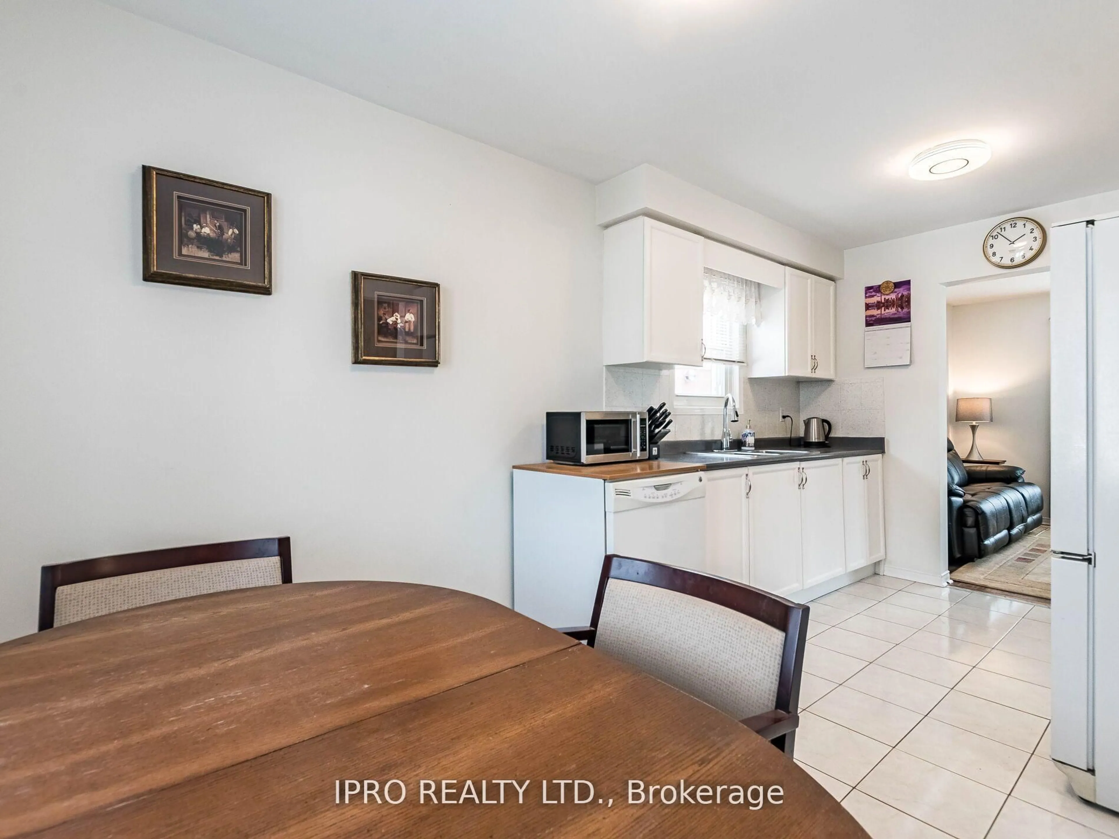 Standard kitchen, unknown for 173 Mill St, Halton Hills Ontario L7J 2X6
