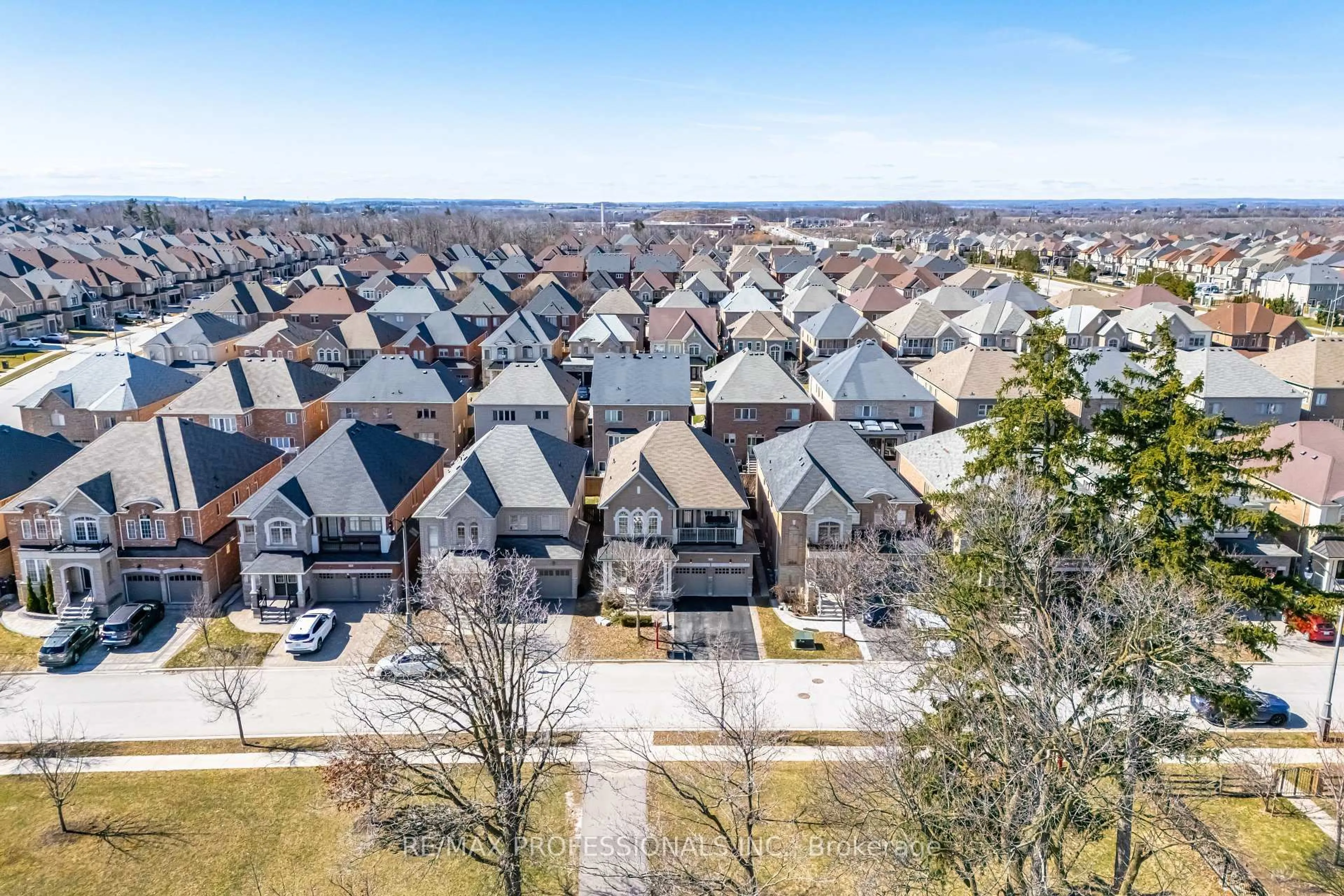 A pic from outside/outdoor area/front of a property/back of a property/a pic from drone, street for 35 Lampman Cres, Brampton Ontario L6X 3A3