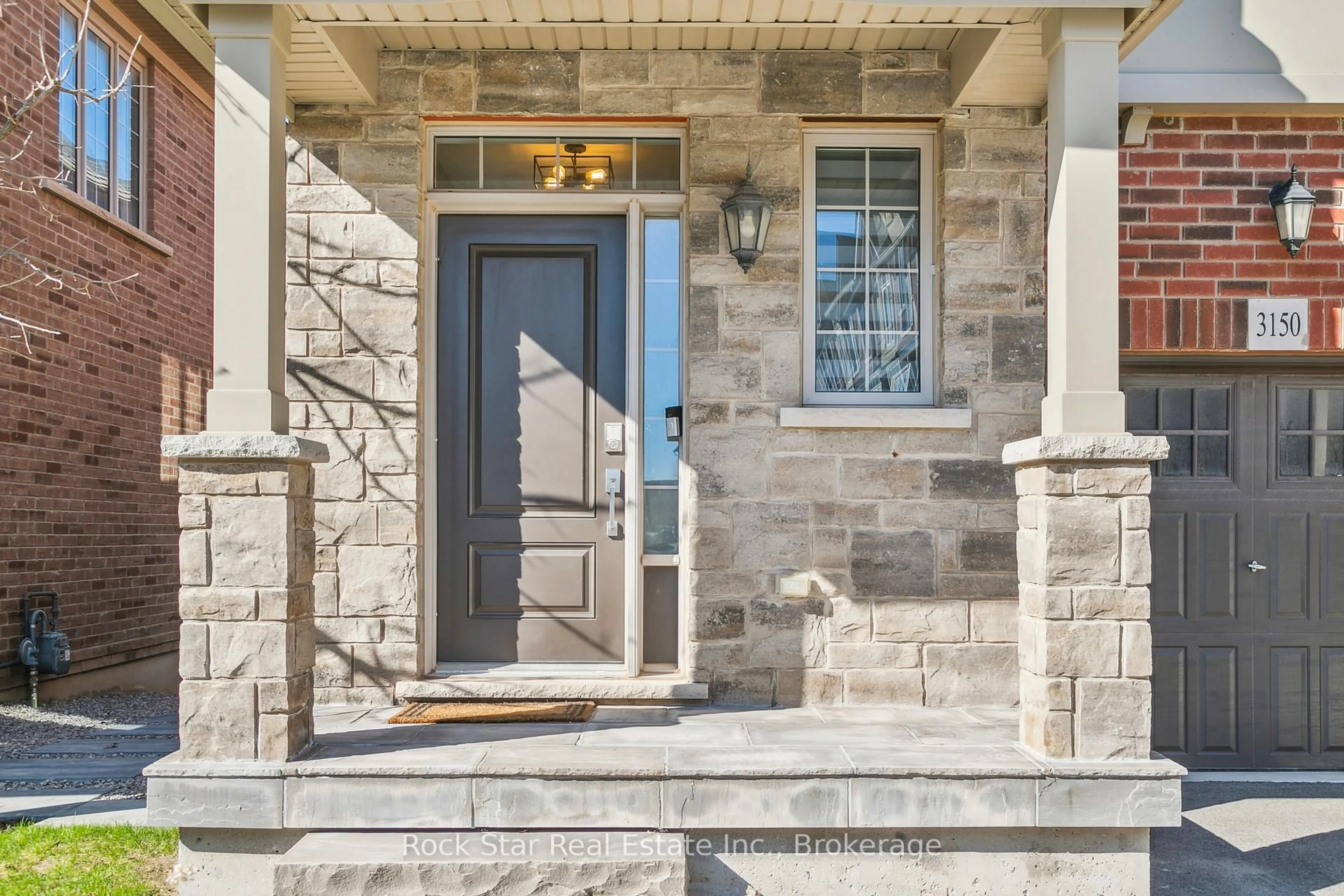 Indoor entryway for 3150 BLACKFRIAR Common, Oakville Ontario L6H 0P7