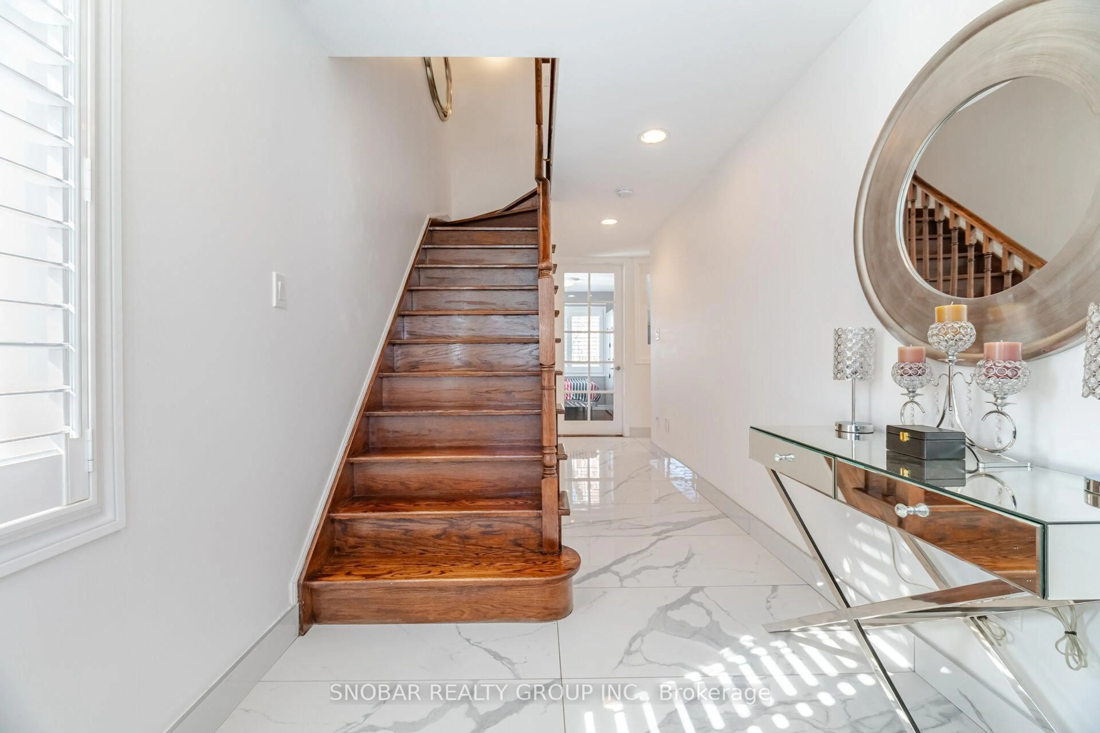 Unknown for 2592 Glengarry Rd #20, Mississauga Ontario L5C 0A2