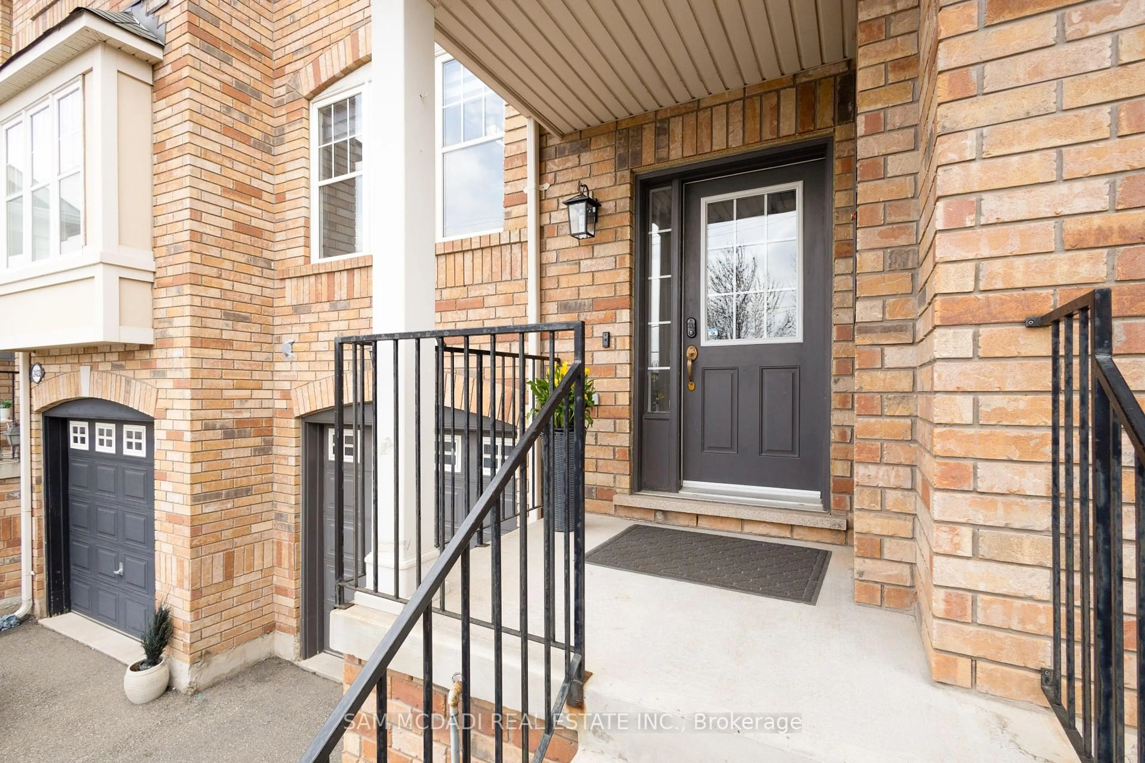 Indoor entryway for 2424 Coho Way, Oakville Ontario L6M 0G6
