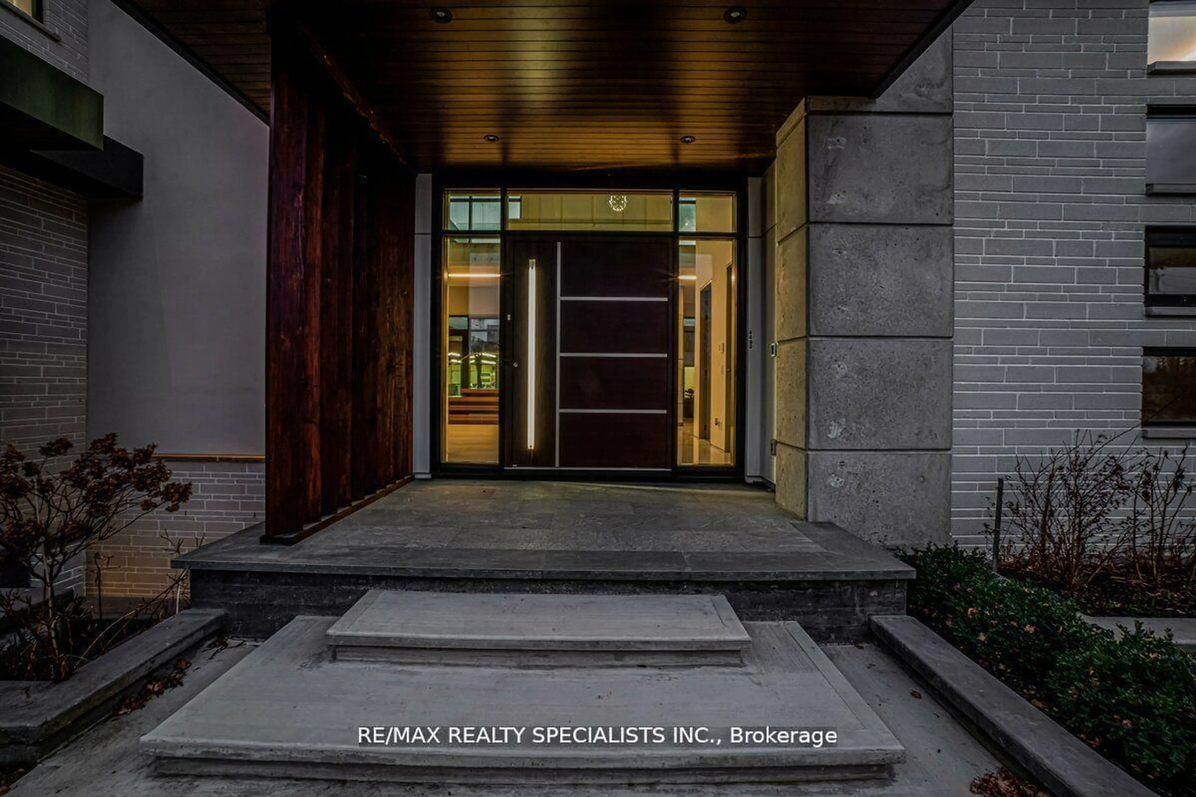 Indoor entryway for 4490 Henderson Rd, Milton Ontario L9E 0K1