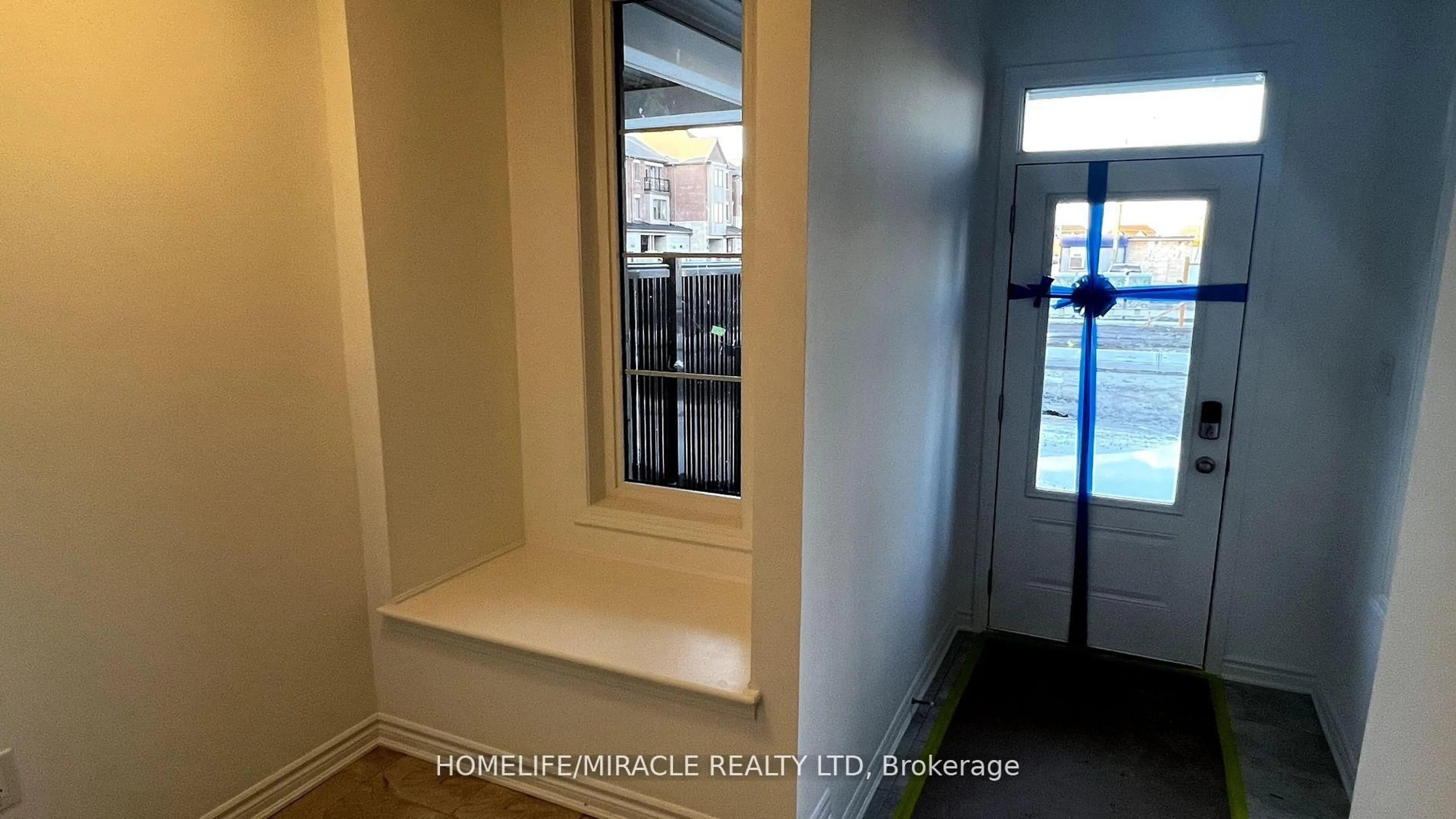 Indoor entryway for 5152 Zionkate Lane #1602, Mississauga Ontario L5M 2S8