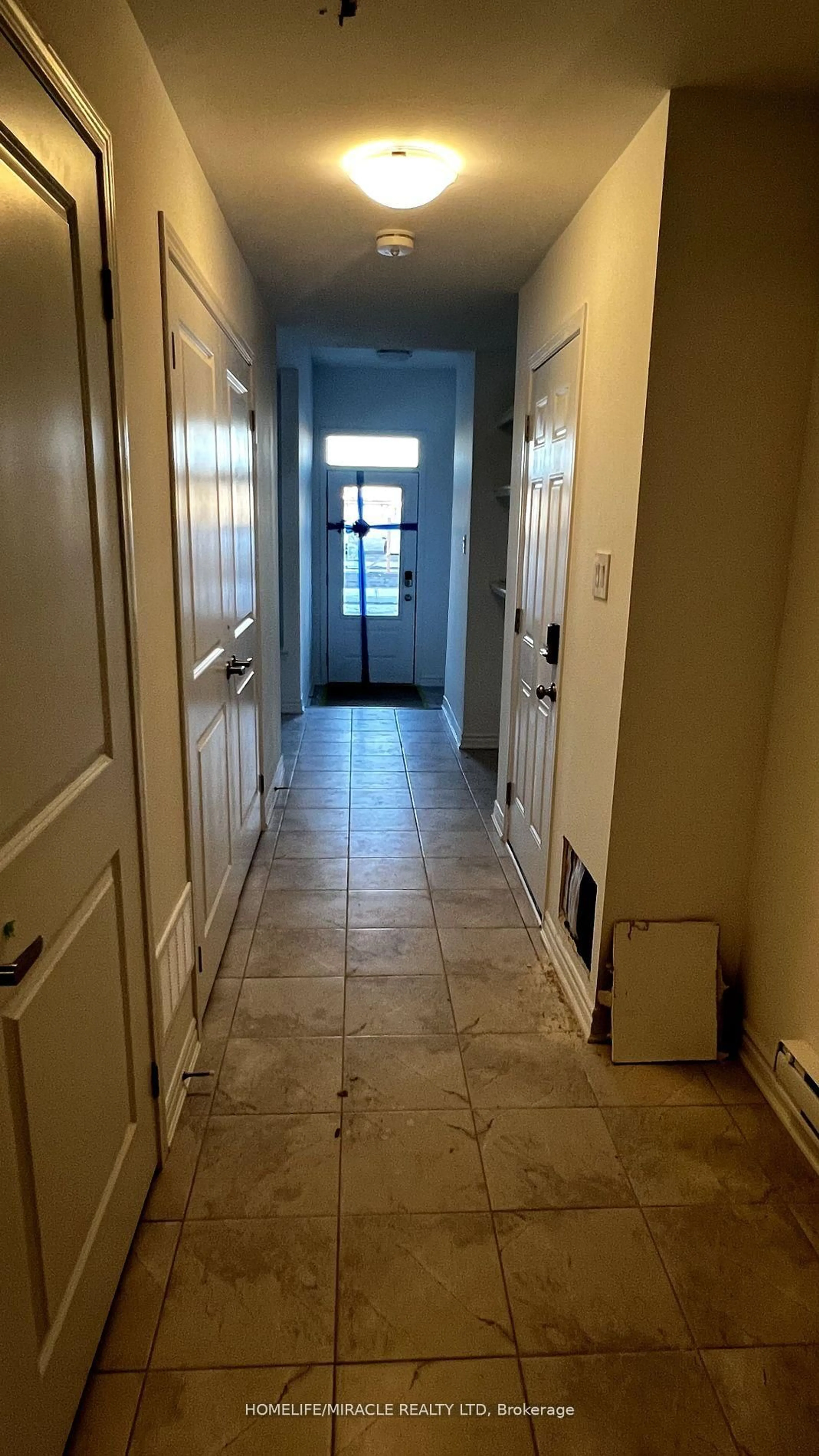 Indoor foyer for 5152 Zionkate Lane #1602, Mississauga Ontario L5M 2S8