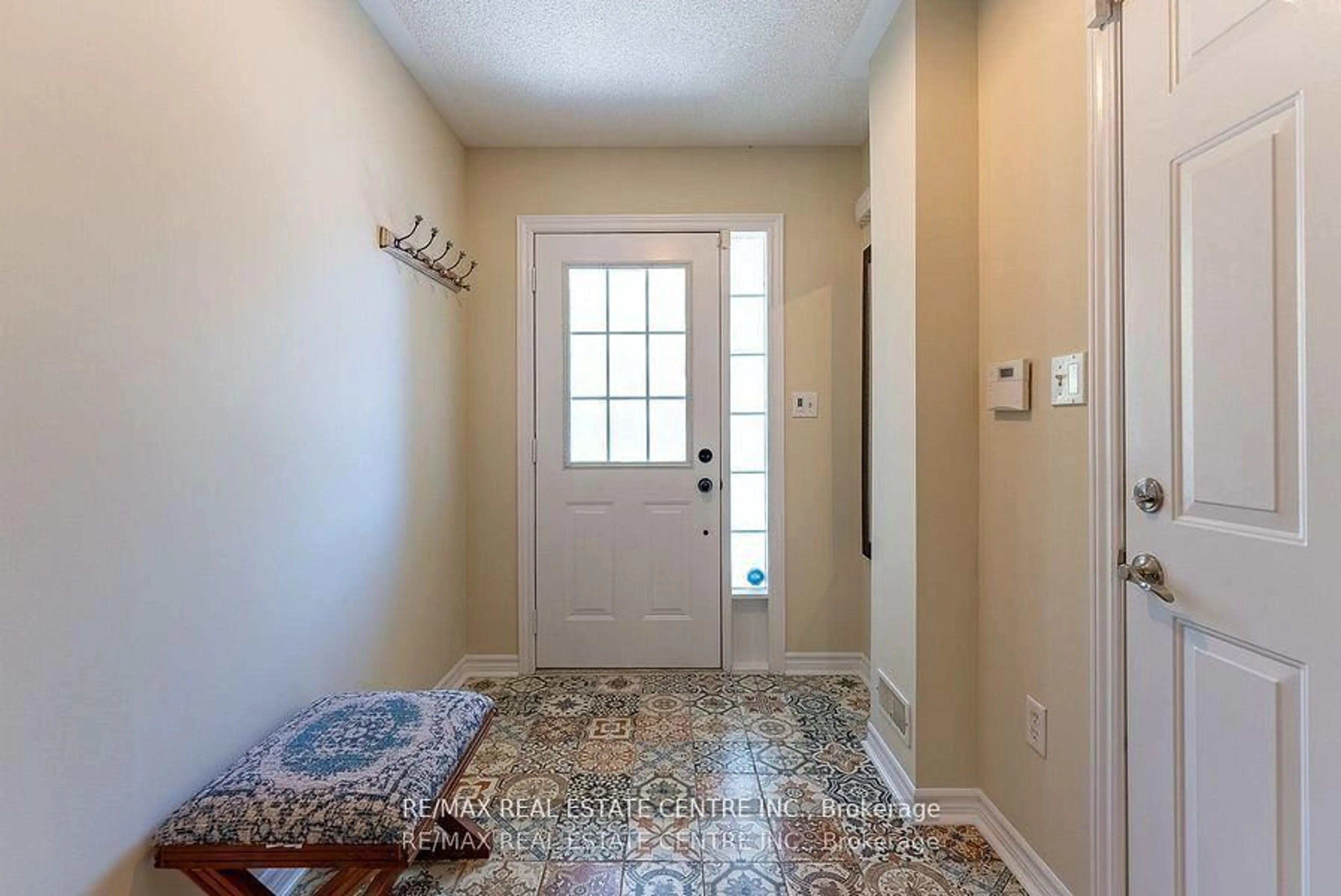 Indoor entryway for 3071 Treadwells Dr #13, Mississauga Ontario L4X 0A1