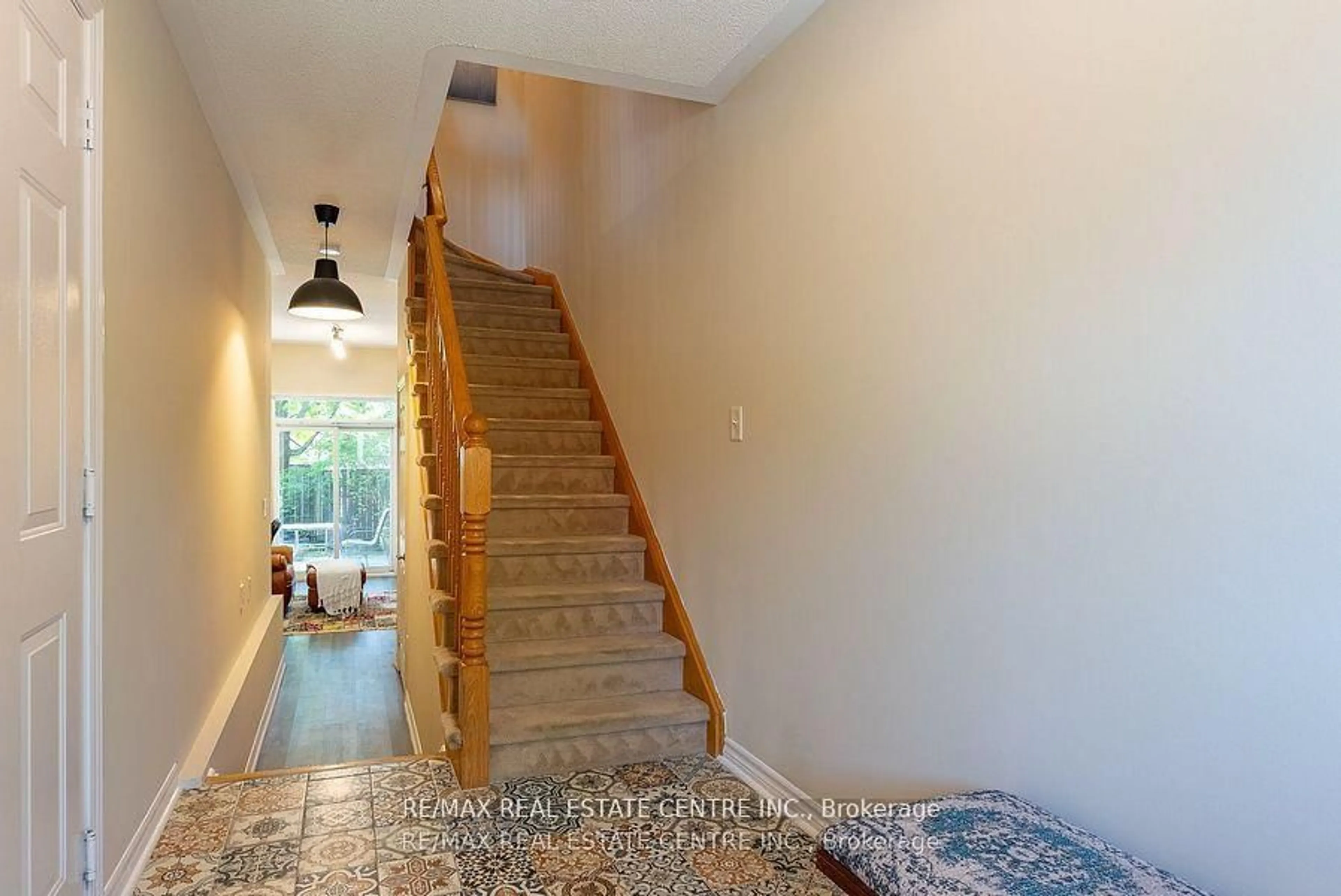 Indoor foyer for 3071 Treadwells Dr #13, Mississauga Ontario L4X 0A1