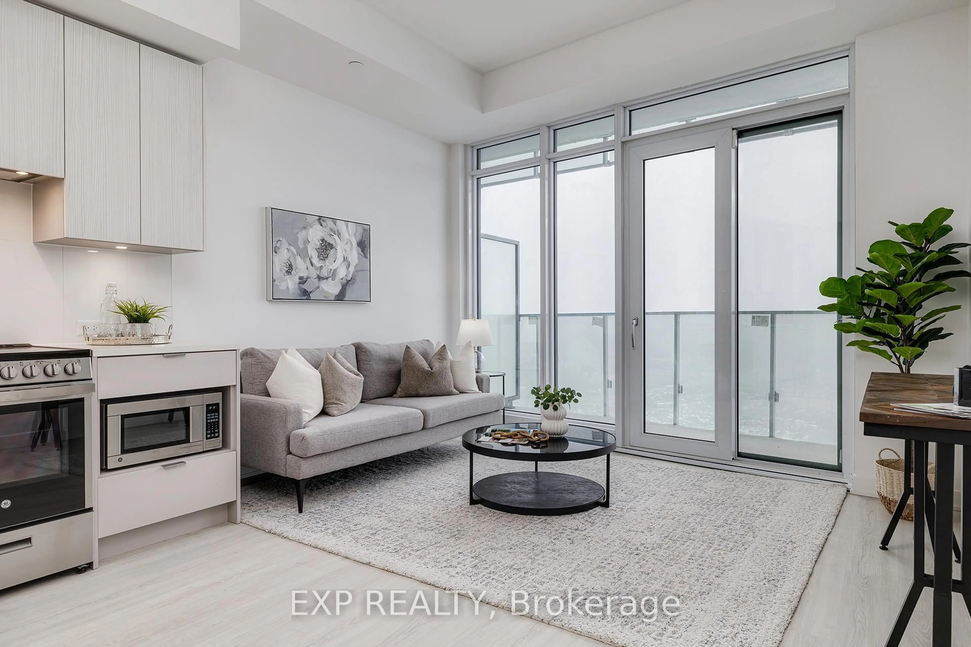 Living room with furniture, unknown for 3883 QUARTZ Rd #5806, Mississauga Ontario L5B 0M4