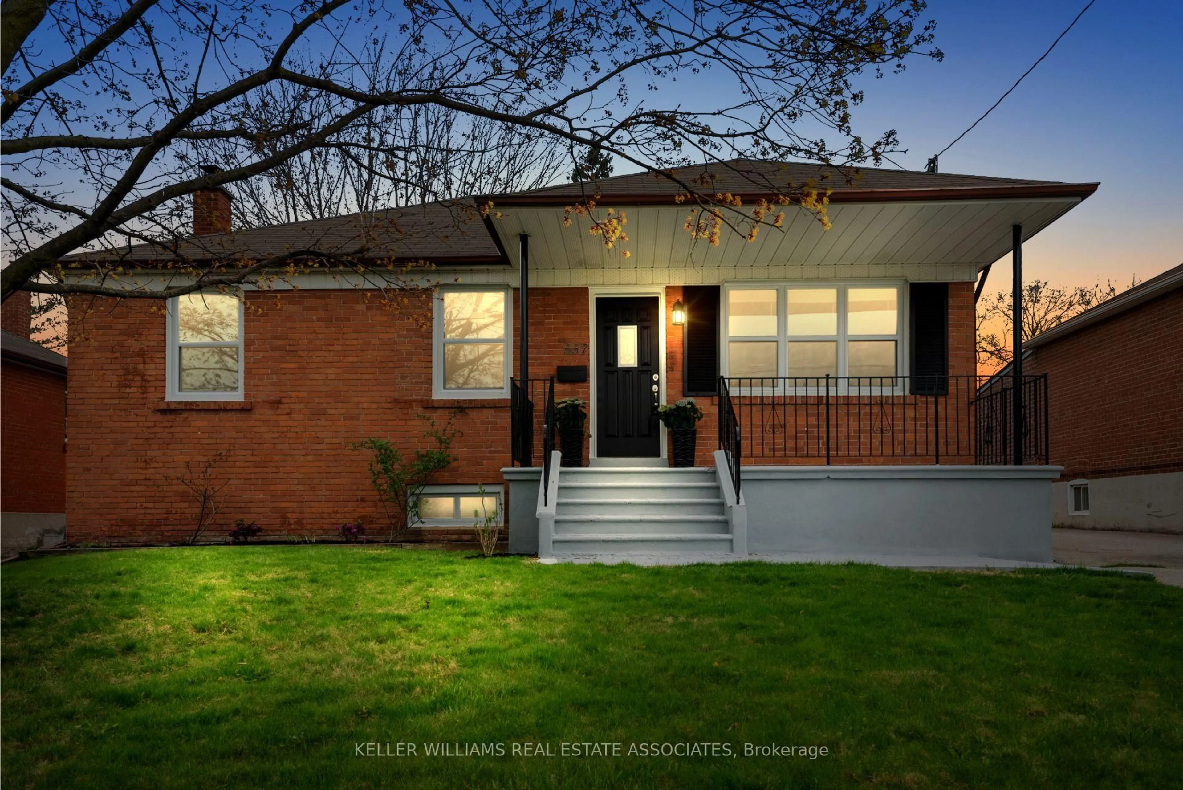 Home with brick exterior material, street for 557 Exbury Cres, Mississauga Ontario L5G 2P5
