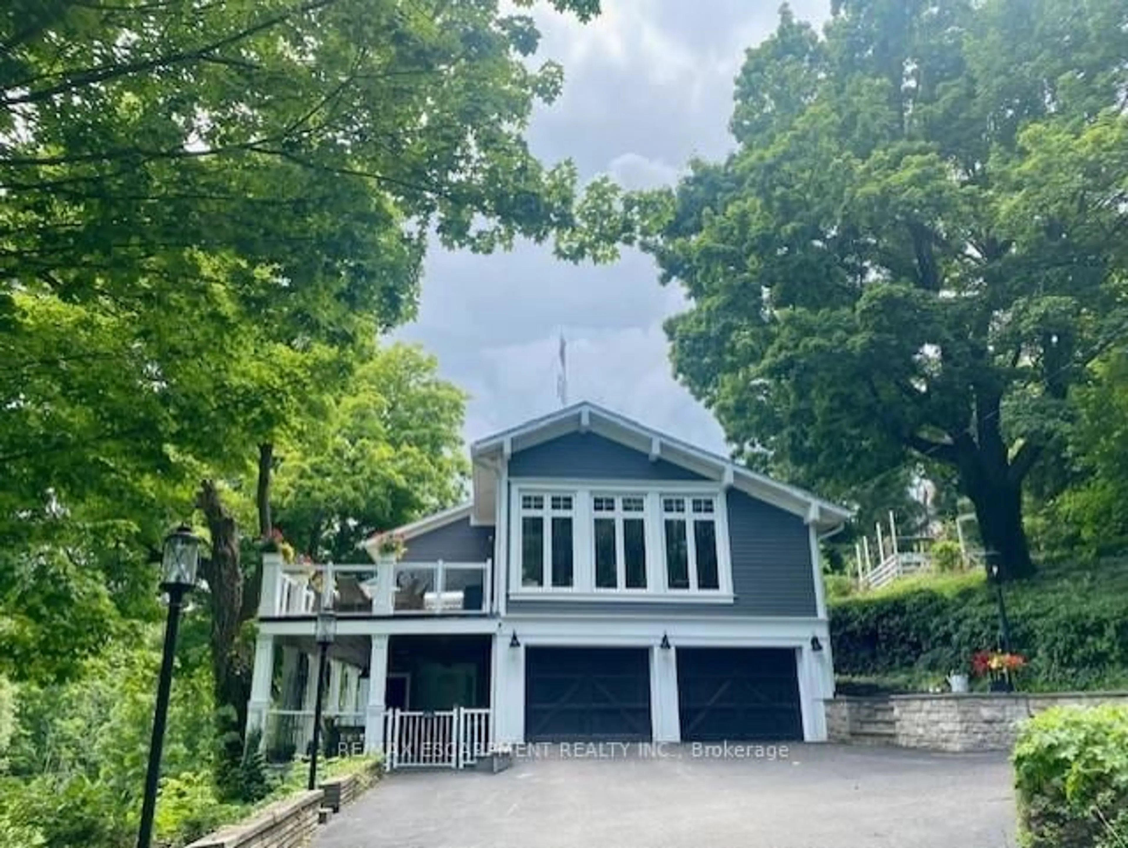 A pic from outside/outdoor area/front of a property/back of a property/a pic from drone, unknown for 4028 Millar Cres, Burlington Ontario L7P 0R5