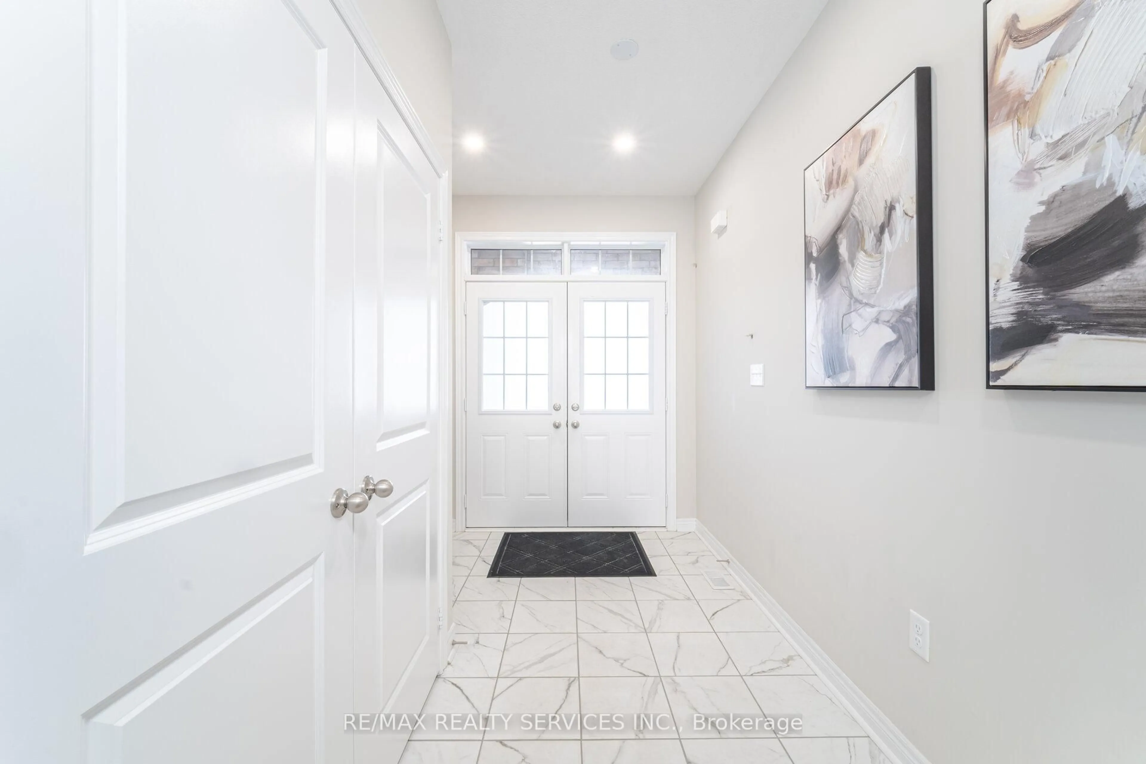 Indoor entryway for 5 Pearman Cres, Brampton Ontario L7A 4Y8