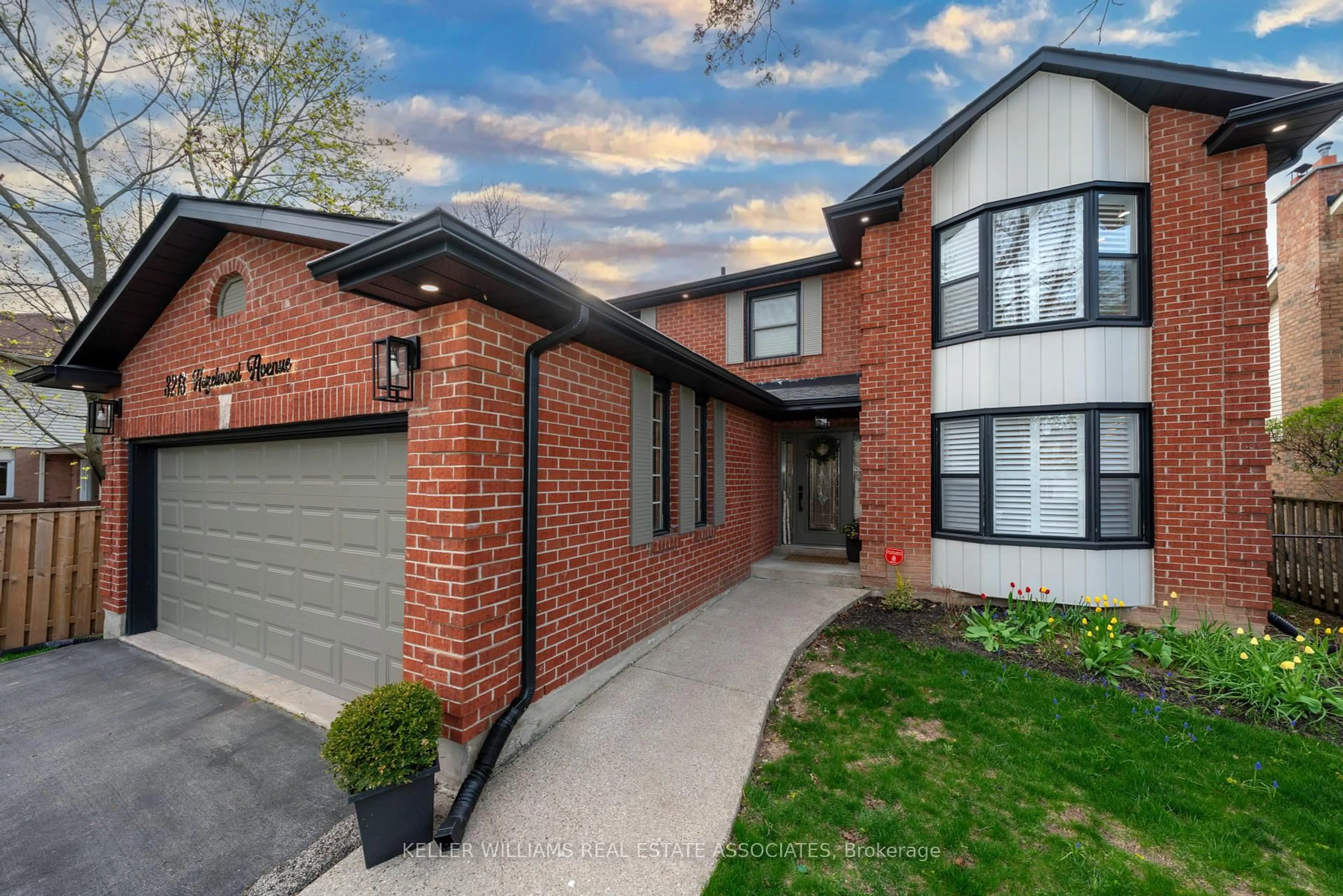 Home with brick exterior material, street for 3213 Hazelwood Ave, Burlington Ontario L7M 2V3
