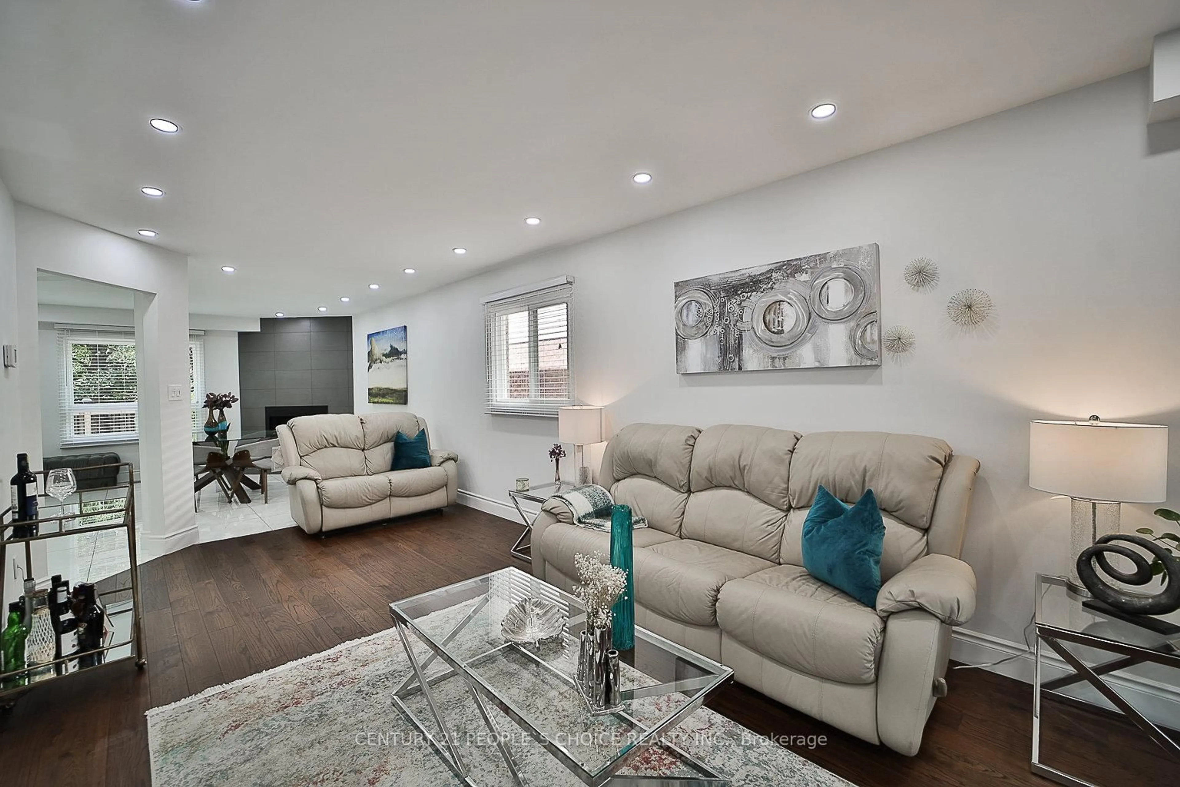 Living room with furniture, unknown for 3596 Nutcracker Dr, Mississauga Ontario L5N 6G1