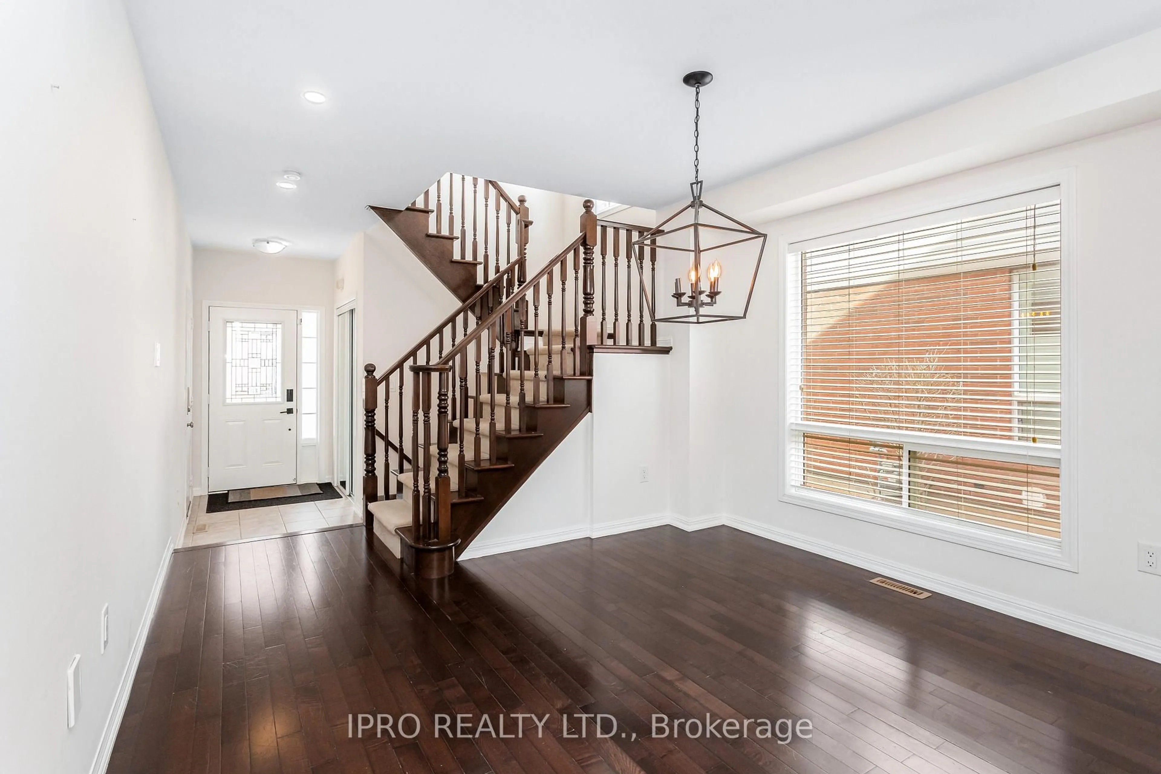 Indoor entryway for 3123 Edgar Ave, Burlington Ontario L7M 0A6