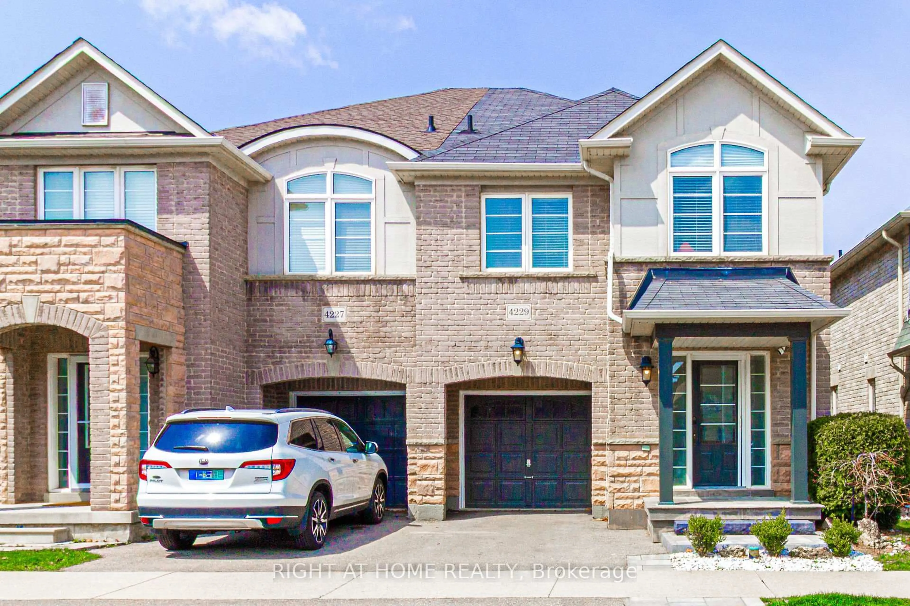 Home with brick exterior material, street for 4229 Cole Cres, Burlington Ontario L7M 0M7
