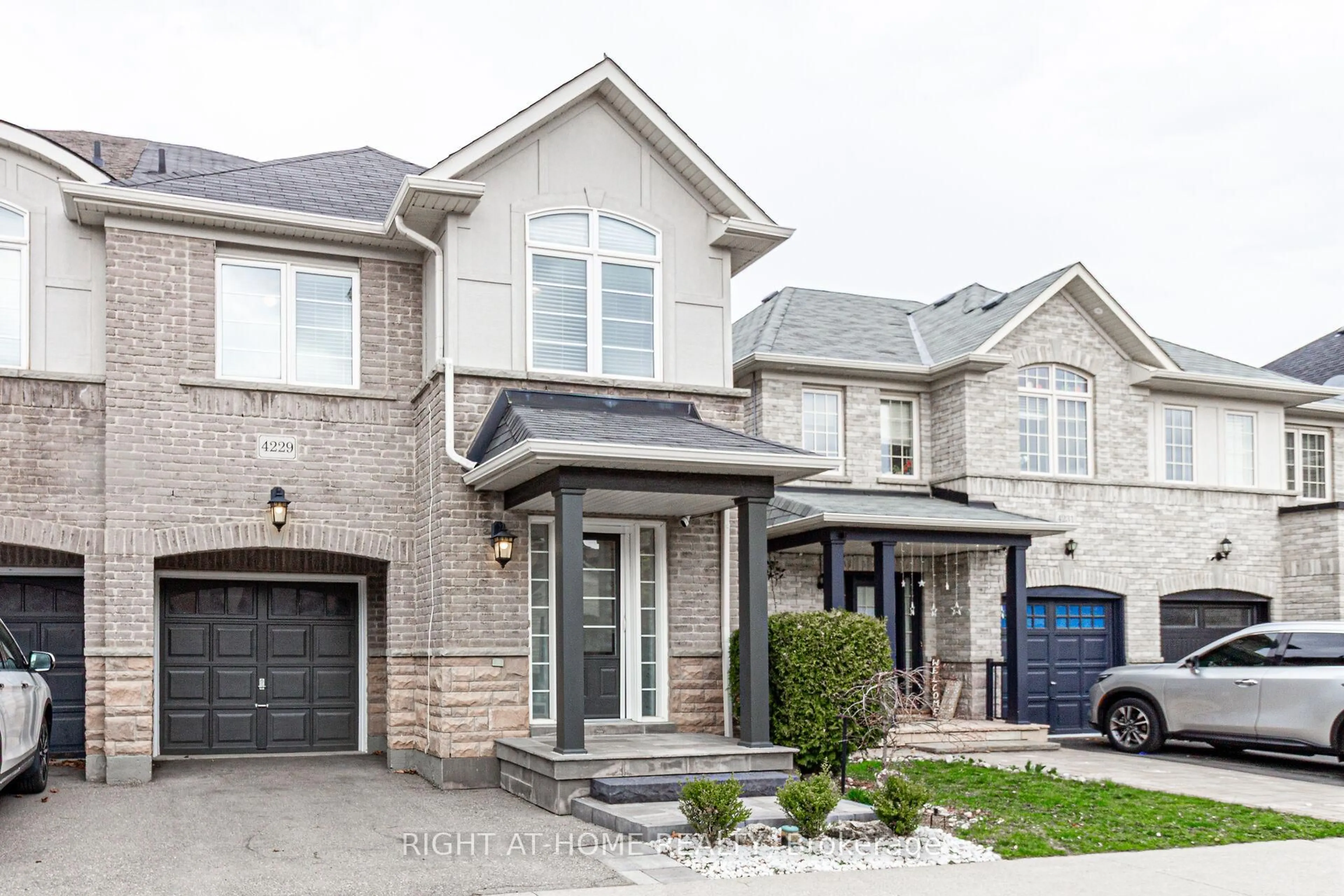 Home with brick exterior material, street for 4229 Cole Cres, Burlington Ontario L7M 0M7