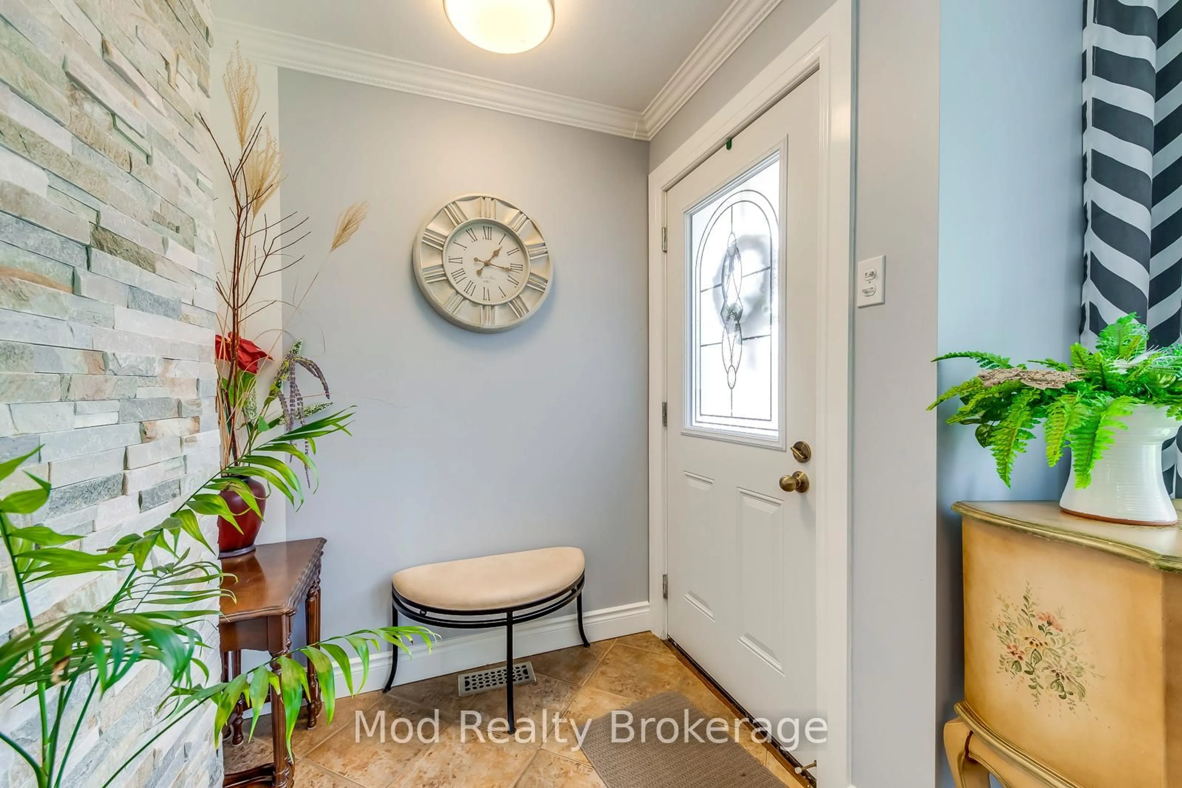Indoor entryway for 12638 4 Line, Halton Hills Ontario L7J 2M1