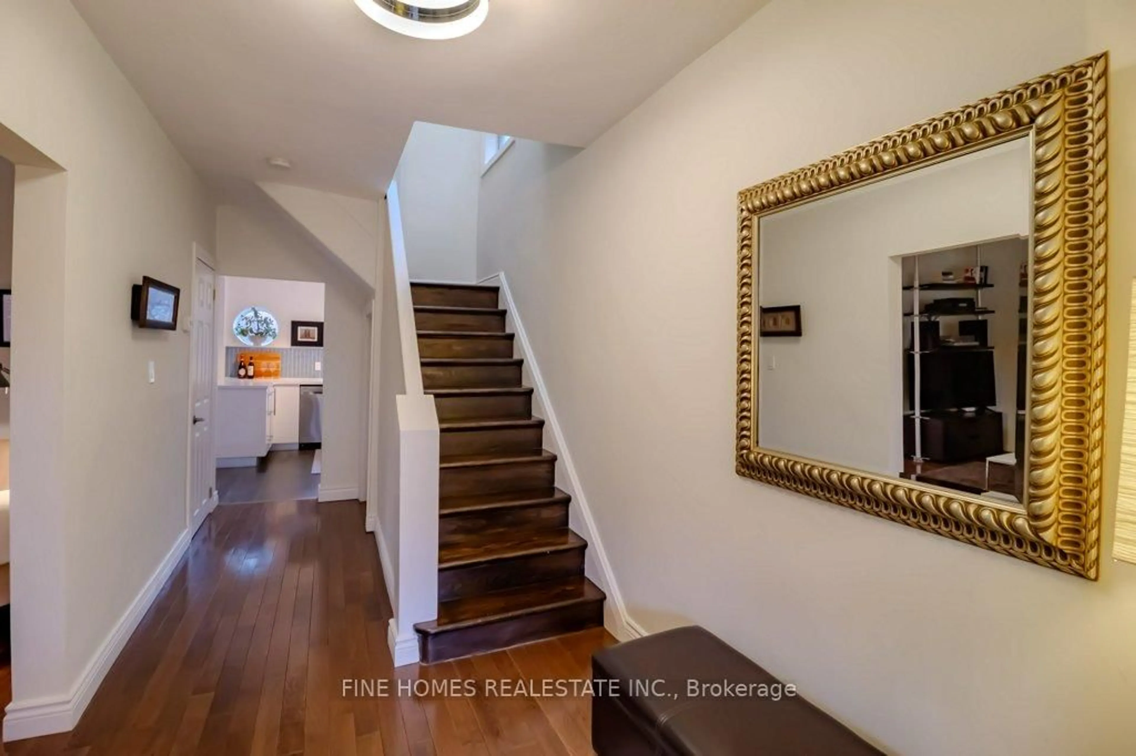Indoor foyer for 65 Parkdale Rd, Toronto Ontario M6R 1E3