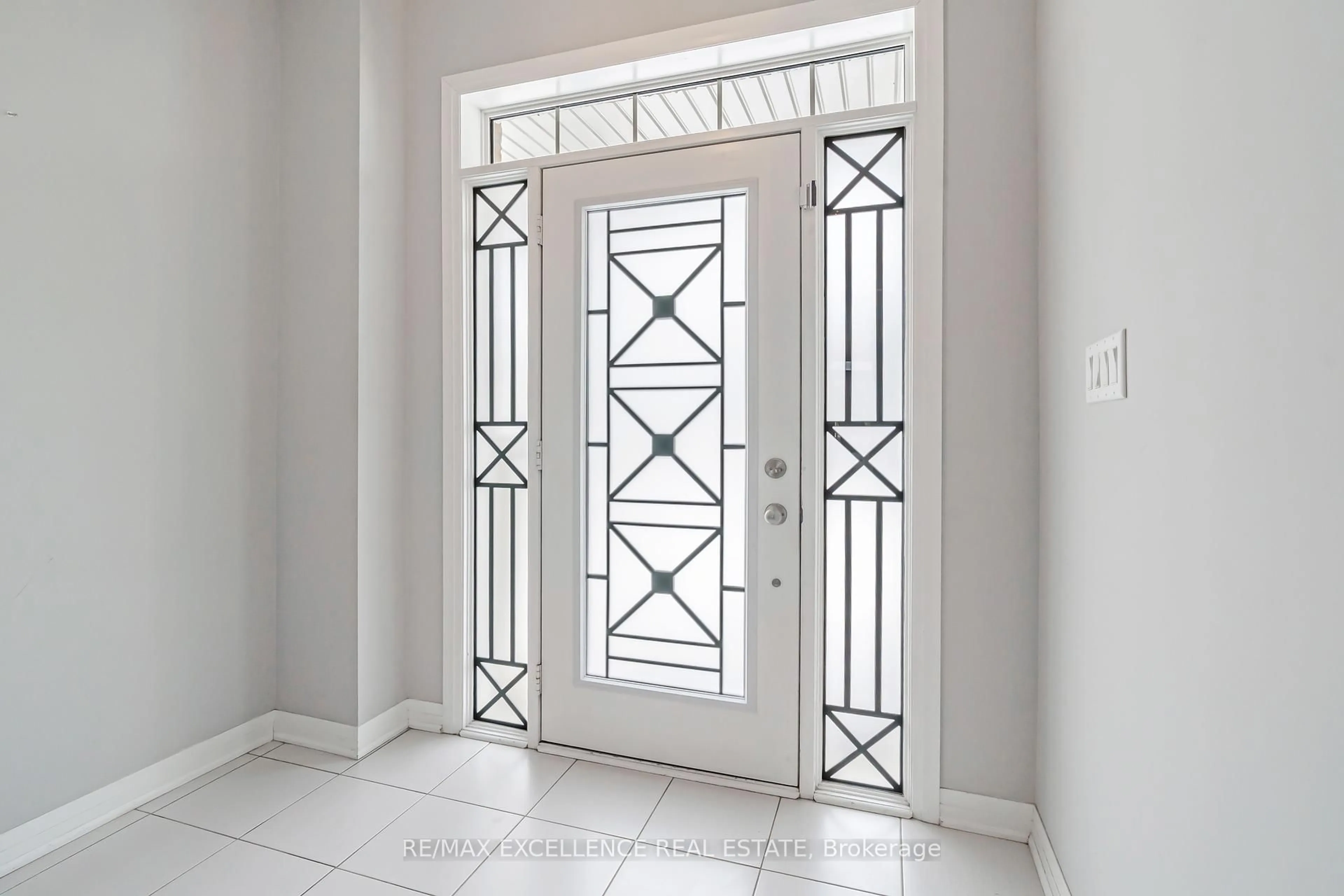 Indoor entryway for 31 Porter Dr, Orangeville Ontario L9W 6Z5