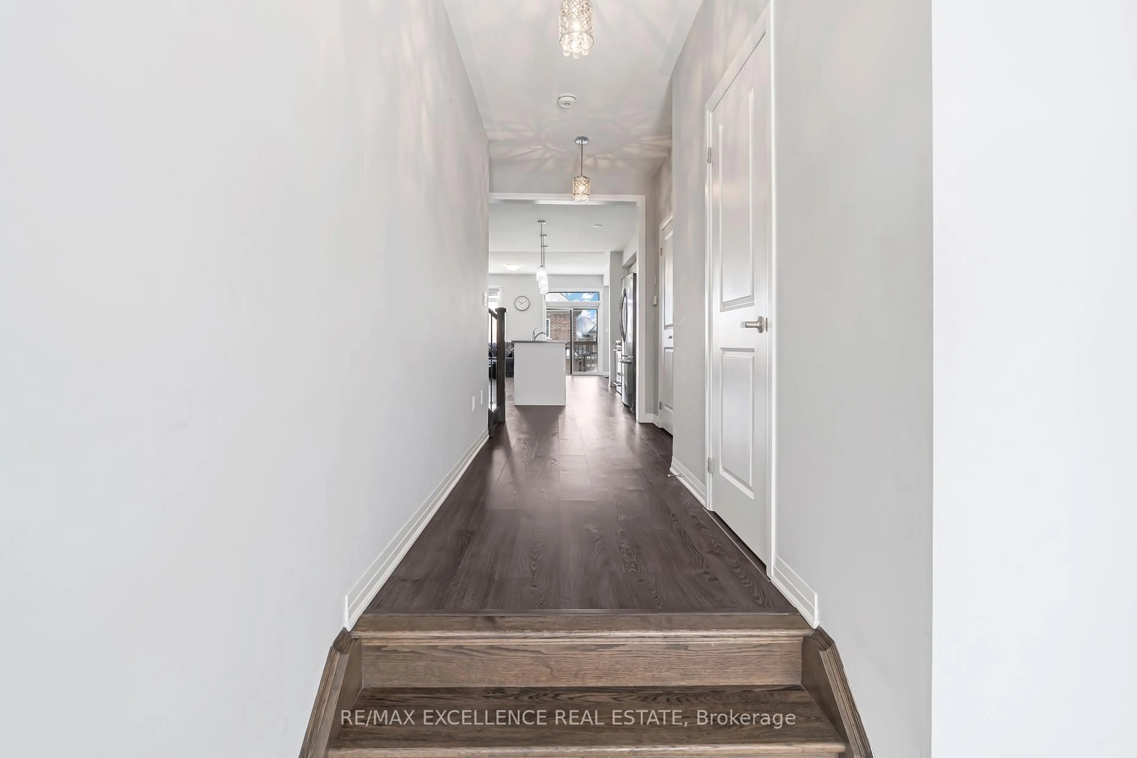 Indoor entryway for 31 Porter Dr, Orangeville Ontario L9W 6Z5