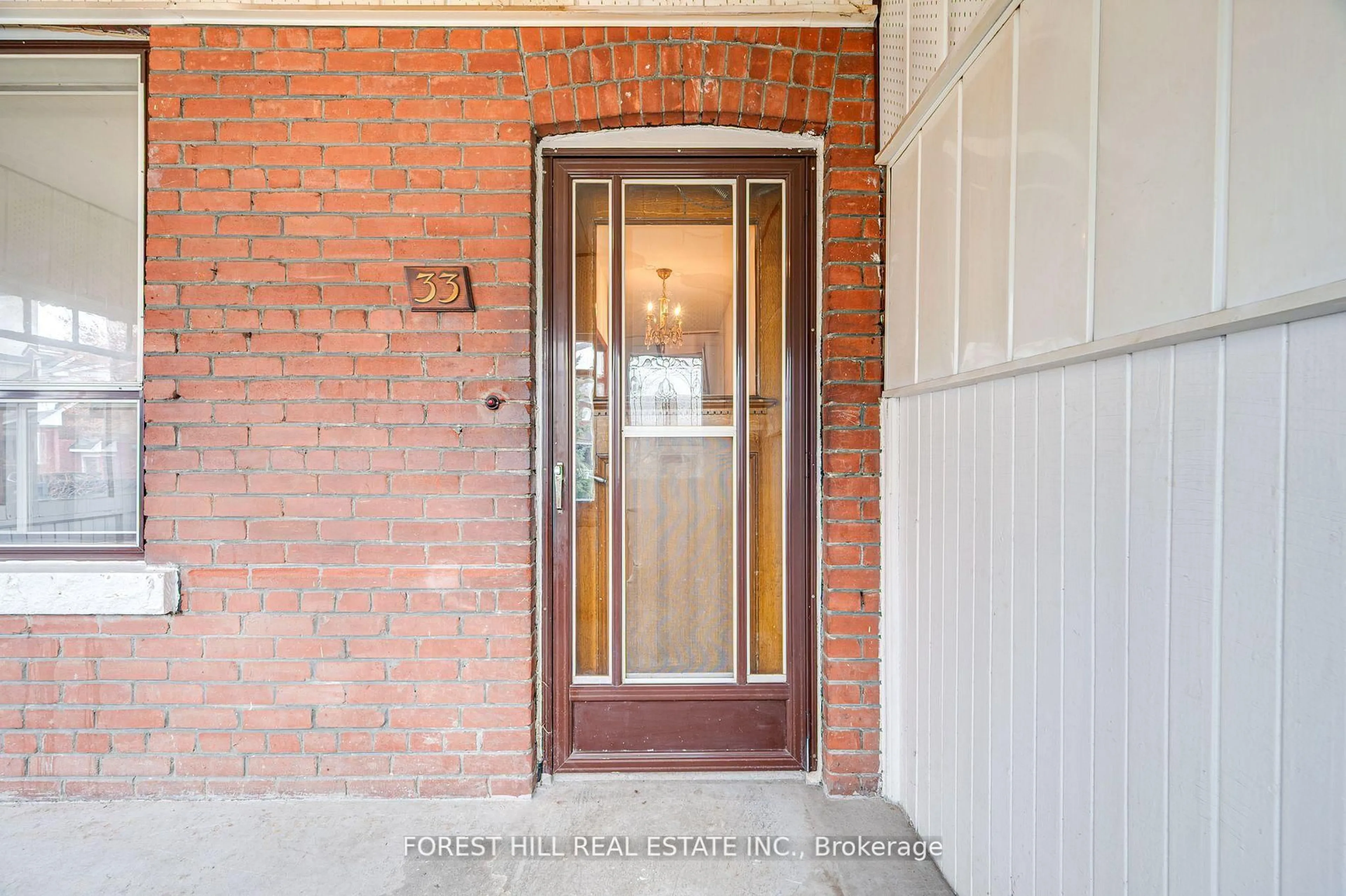 Indoor entryway for 33 Hounslow Heath Rd, Toronto Ontario M6N 1G7